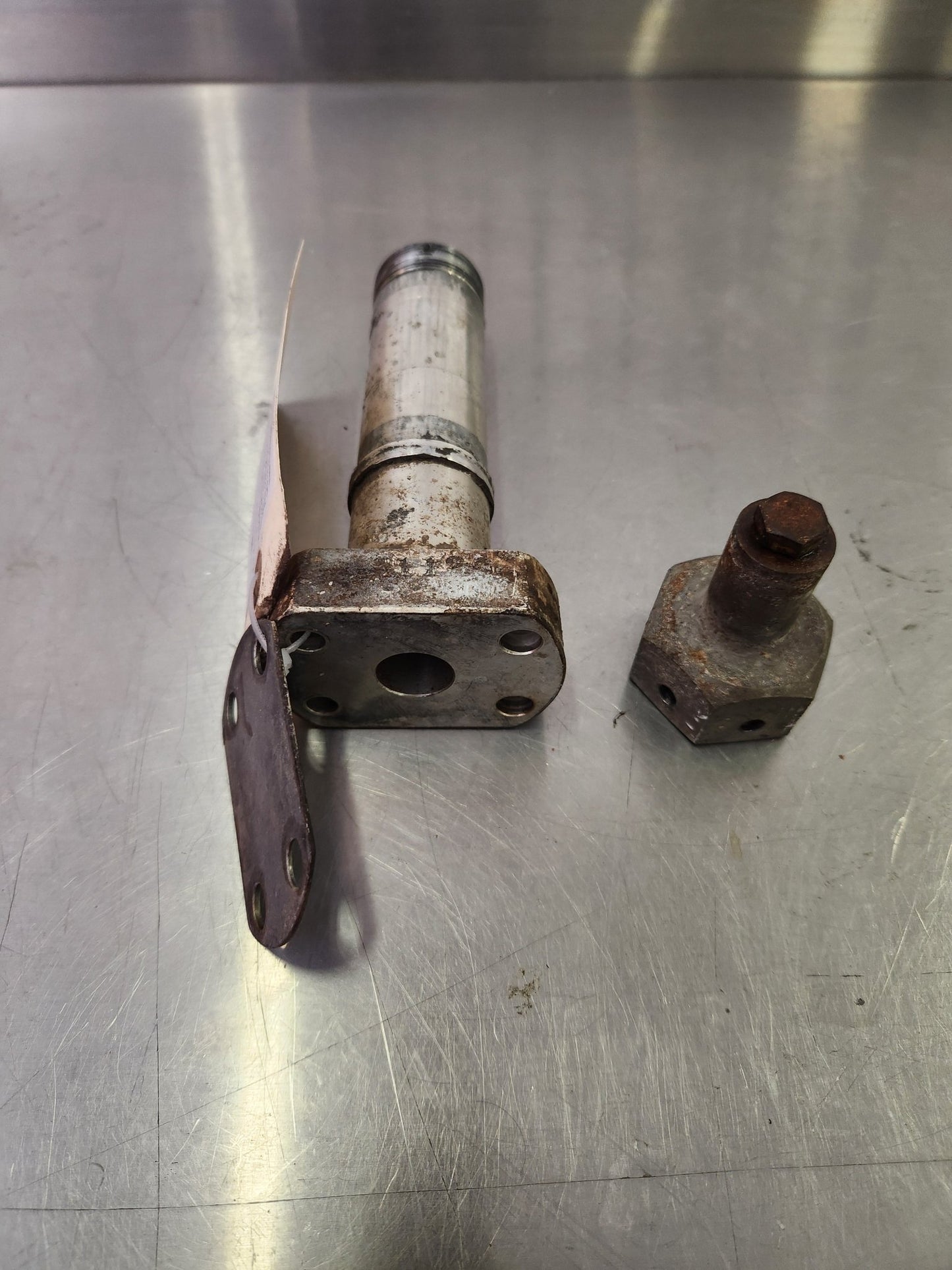 0541124 Cessna Main Gear Axle w/ Nut and Shim | FractionAIR Parts - Aircraft Parts & Accessories