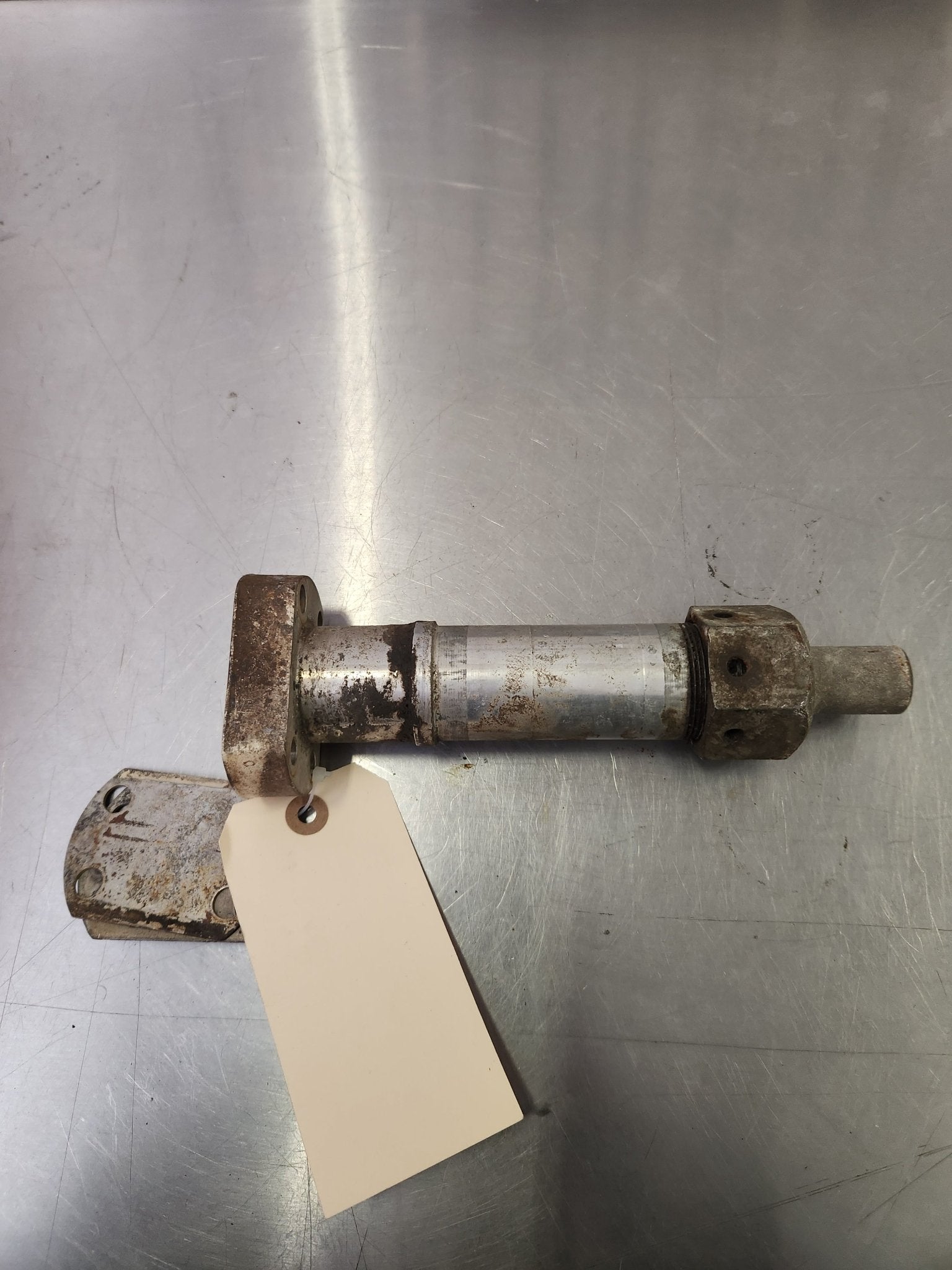 0541124 Cessna Main Gear Axle w/ Nut and Shim | FractionAIR Parts - Aircraft Parts & Accessories