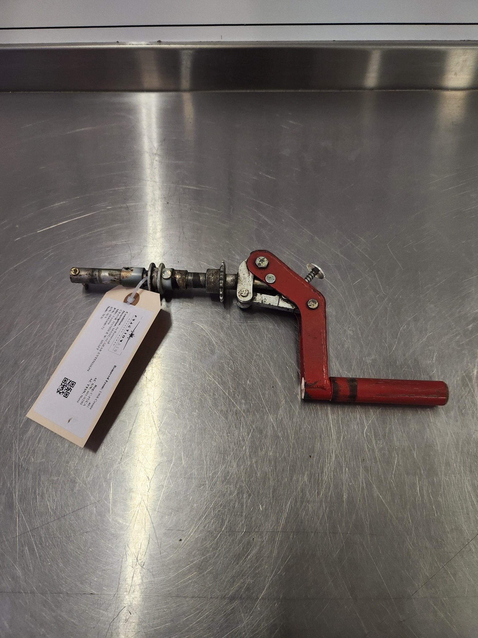 0843400 - 72 Cessna MANUAL GEAR EXTENSION CRANK HANDLE W/ SHAFT | FractionAIR Parts - Aircraft Parts & Accessories