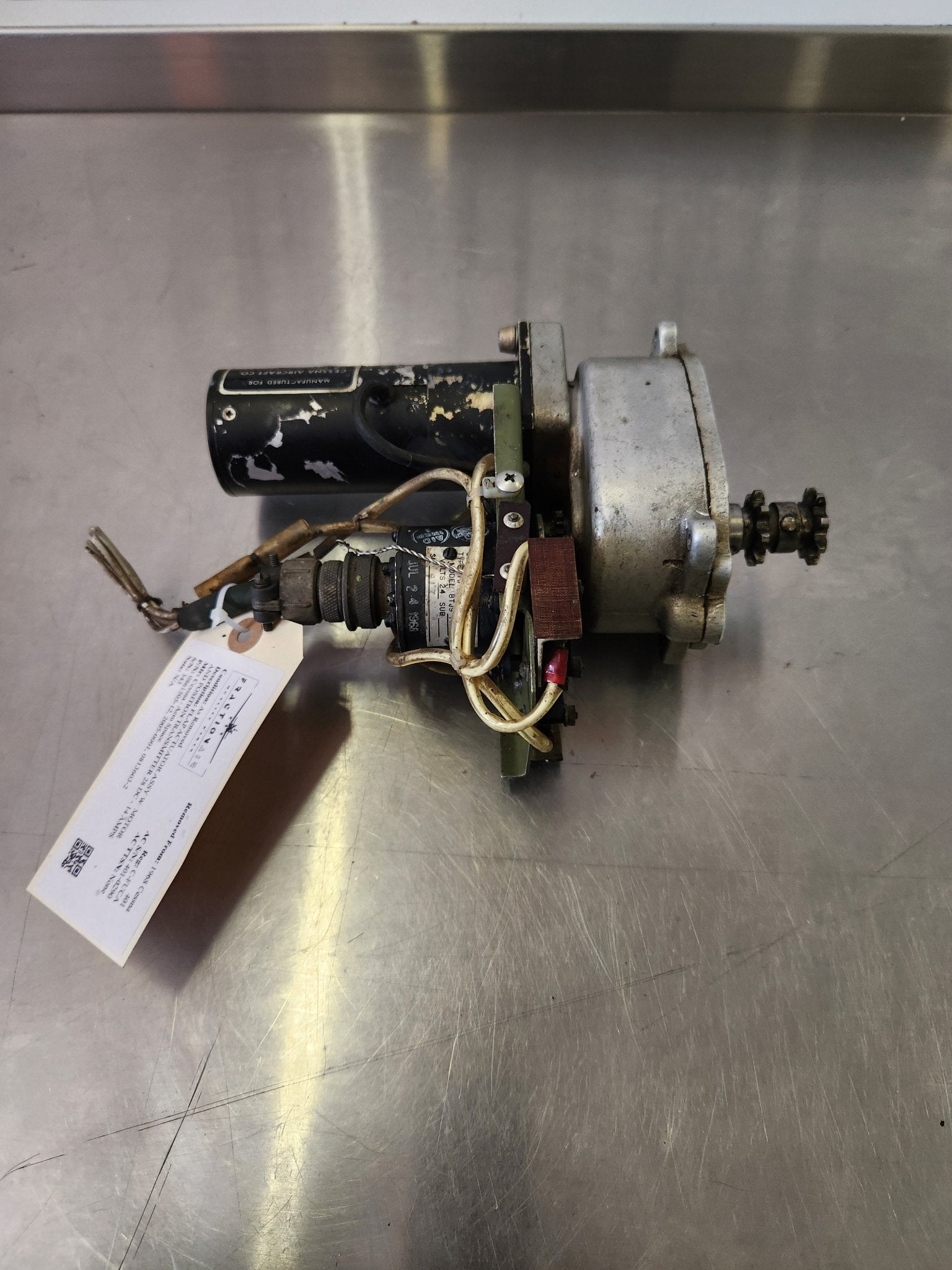 0861505 - 12, 2005 - 0001, 0813603 - 2 Cessna / Aero Space FLAP ACTUATOR ASSY W/ MOTOR AND POSITION TRANSMITTER 28 DC - 14 AMPS | FractionAIR Parts - Aircraft Parts & Accessories