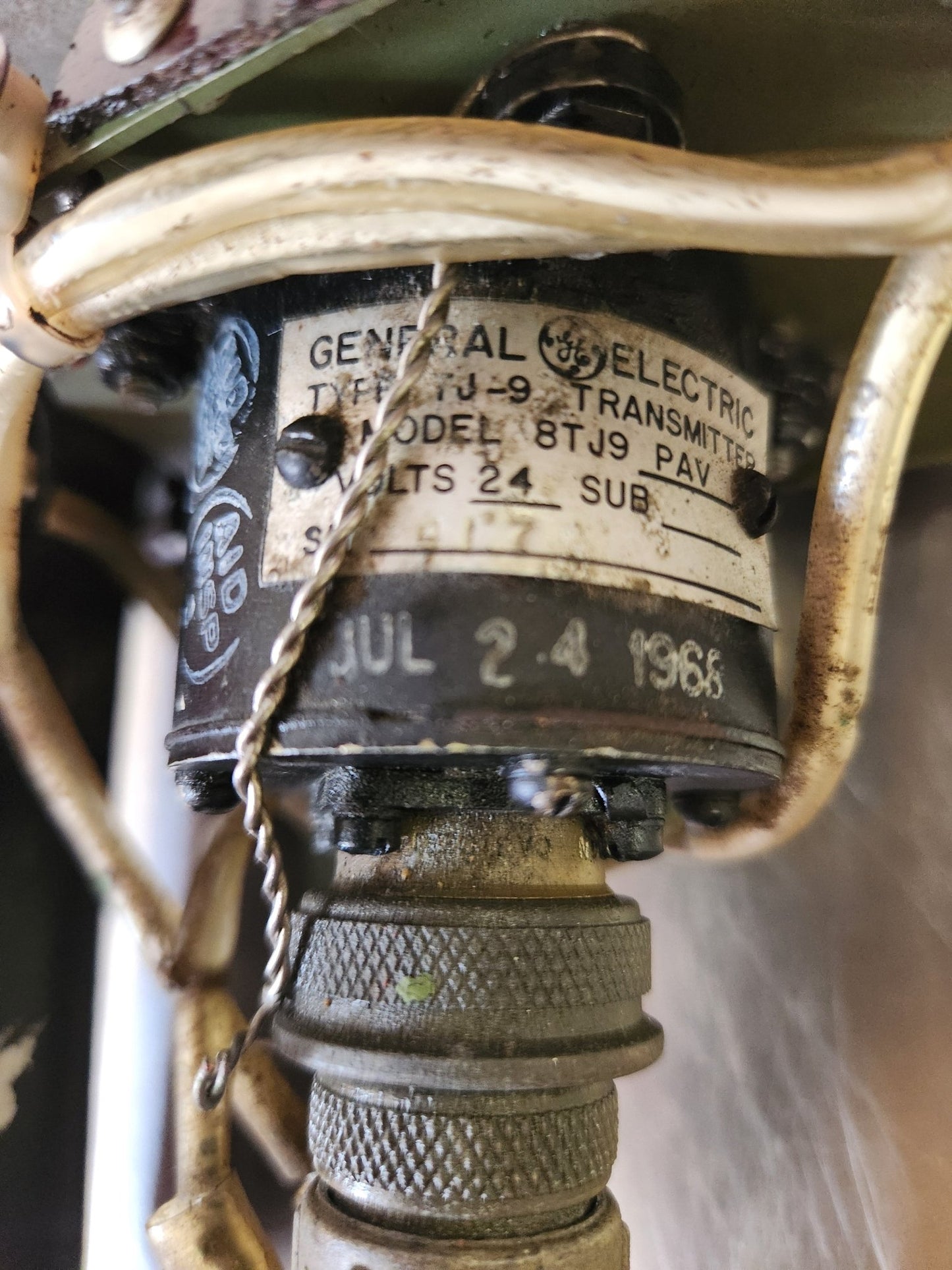 0861505 - 12, 2005 - 0001, 0813603 - 2 Cessna / Aero Space FLAP ACTUATOR ASSY W/ MOTOR AND POSITION TRANSMITTER 28 DC - 14 AMPS | FractionAIR Parts - Aircraft Parts & Accessories