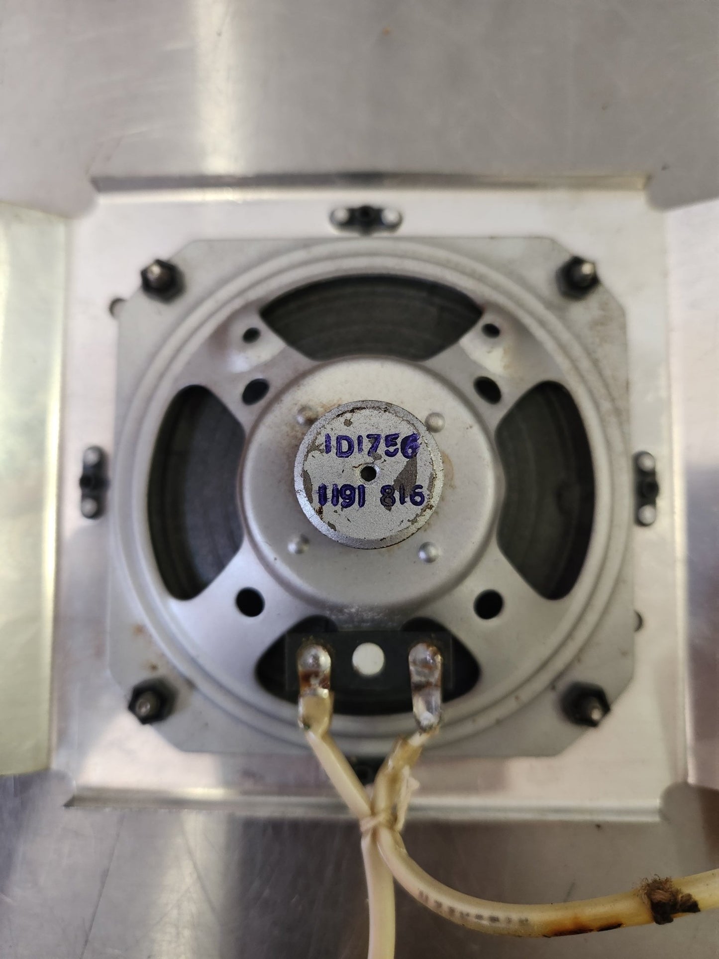 1D1756 Cessna SPEAKER 4'' W/ MOUNT | FractionAIR Parts - Aircraft Parts & Accessories