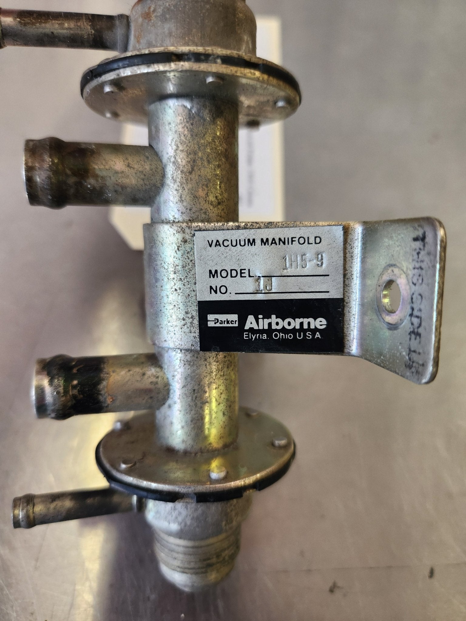 1H5 - 9 Air Borne VACUUM MANIFOLD | FractionAIR Parts - Aircraft Parts & Accessories
