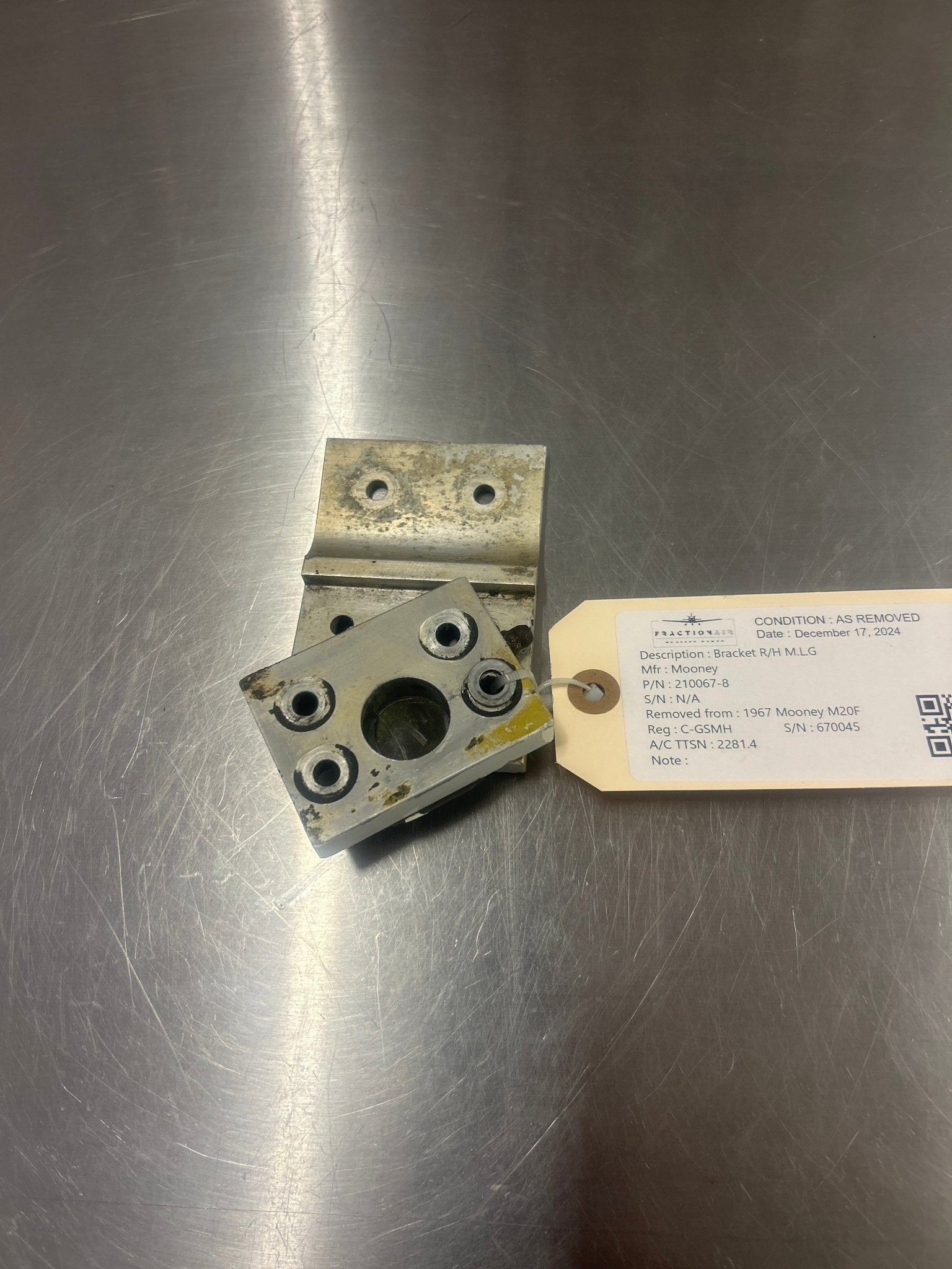 210067 - 8 Bracket R/H M.L.G | FractionAIR Parts - Aircraft Parts & Accessories
