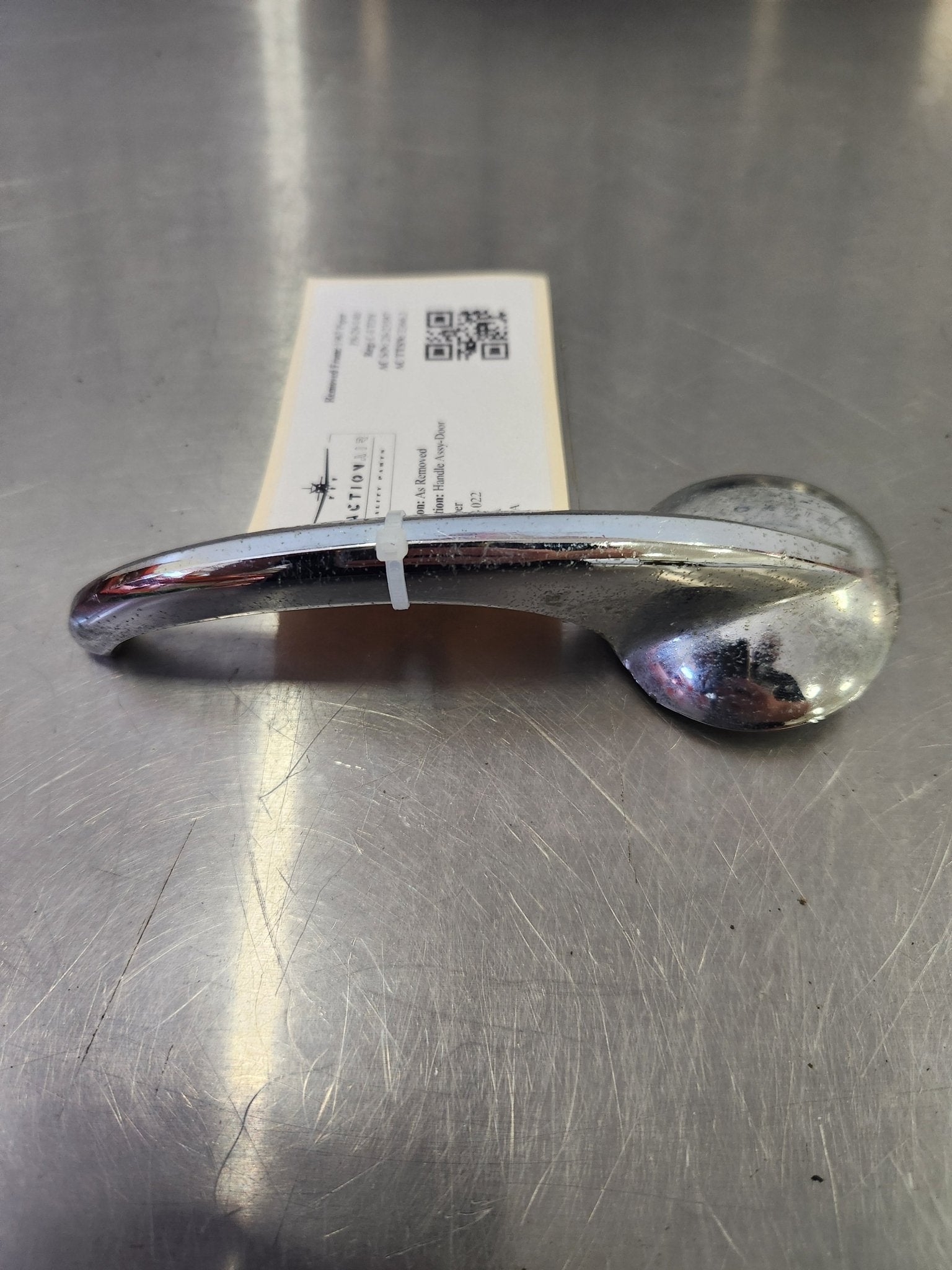464 022 Piper Handle Assy - Door | FractionAIR Parts - Aircraft Parts & Accessories