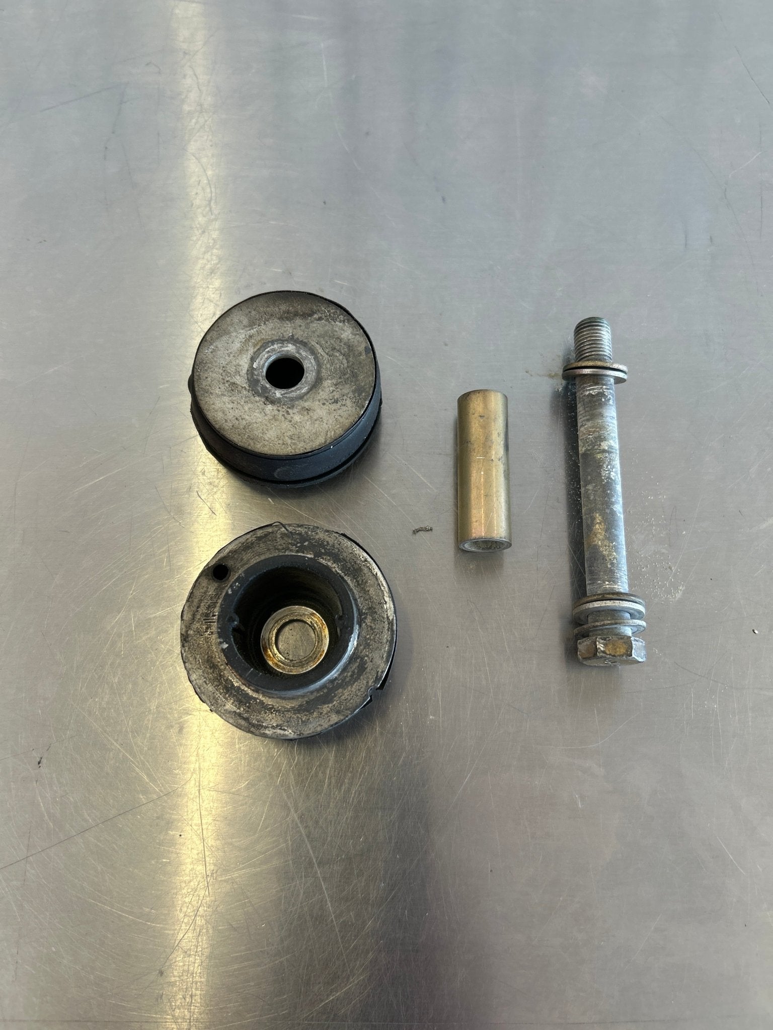 475 123 Piper MOUNT - (J - 7402 - 16) | FractionAIR Parts - Aircraft Parts & Accessories