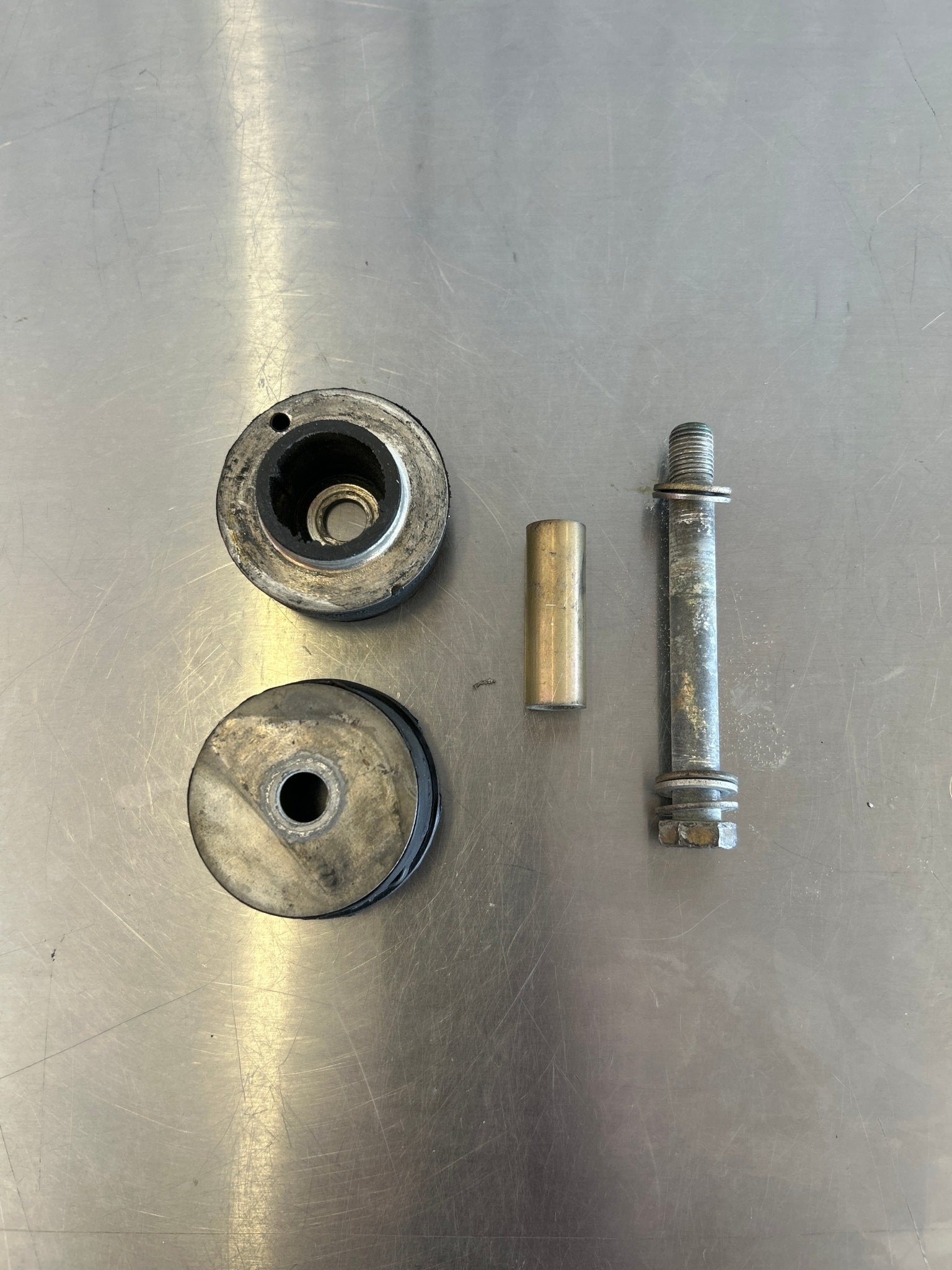 475 123 Piper MOUNT - (J - 7402 - 16) | FractionAIR Parts - Aircraft Parts & Accessories