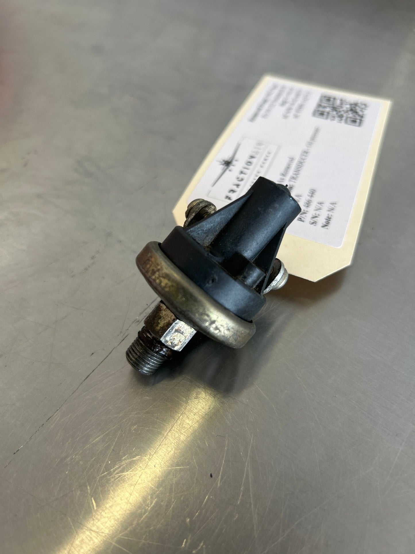 486 440 TRANSDUCER - Oil pressure | FractionAIR Parts - Aircraft Parts & Accessories