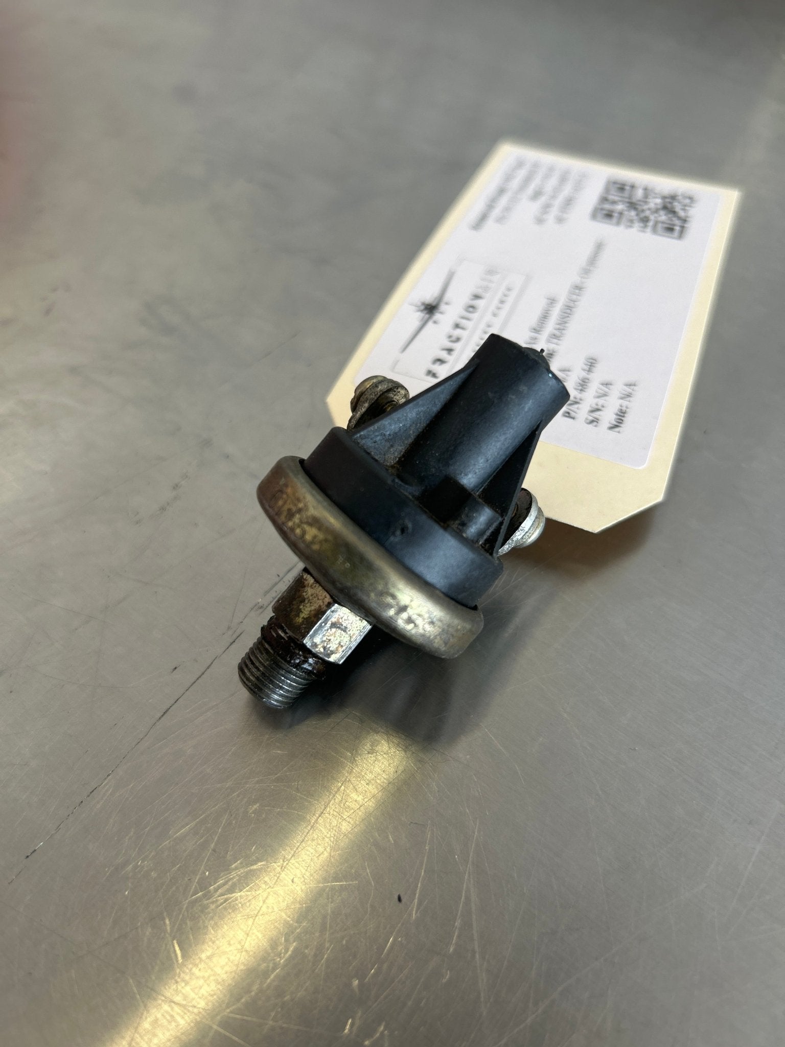 486 440 TRANSDUCER - Oil pressure | FractionAIR Parts - Aircraft Parts & Accessories