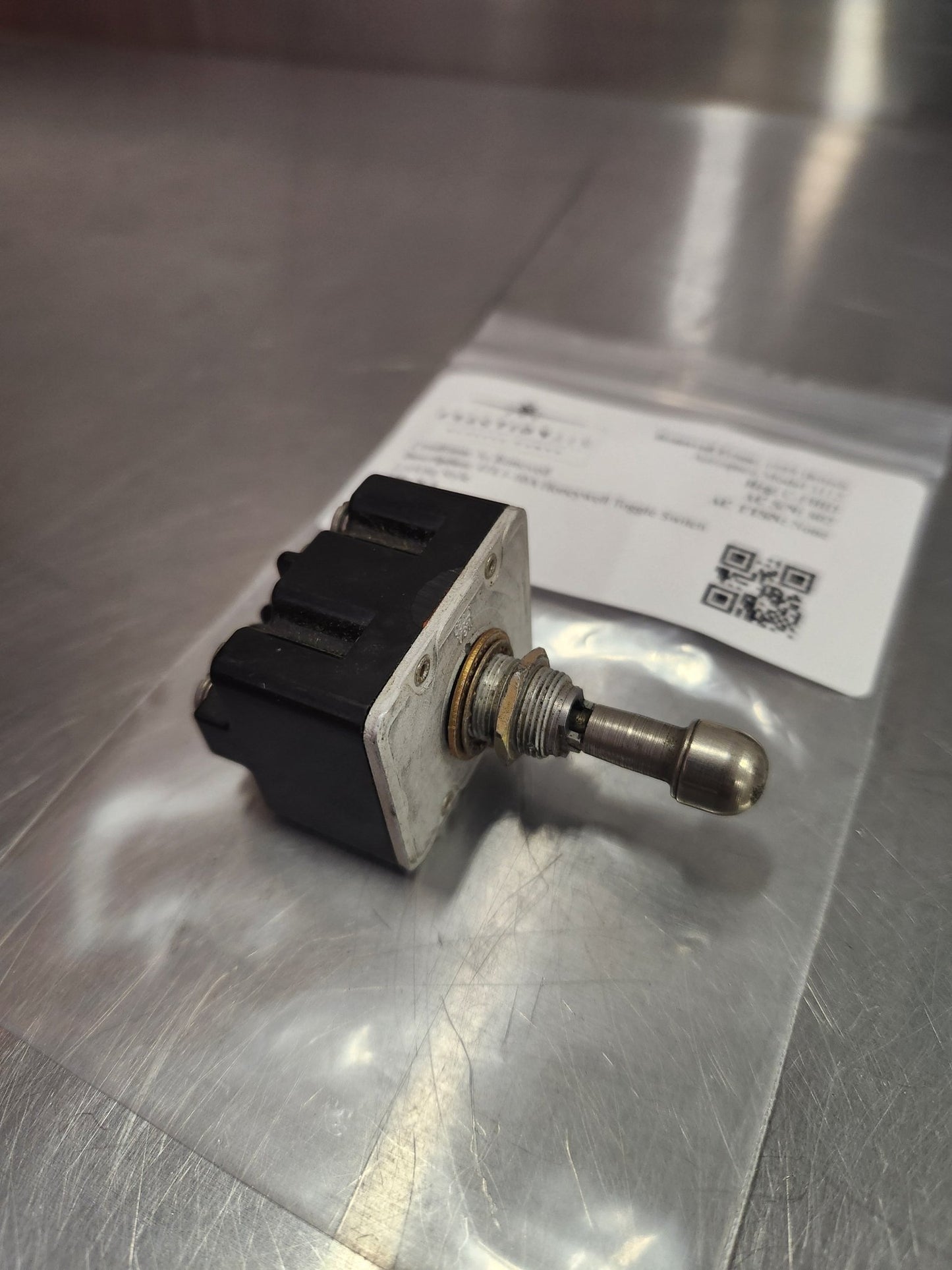 4TL1 - 10A Honeywell Toggle Switch Locking Style | FractionAIR Parts - Aircraft Parts & Accessories