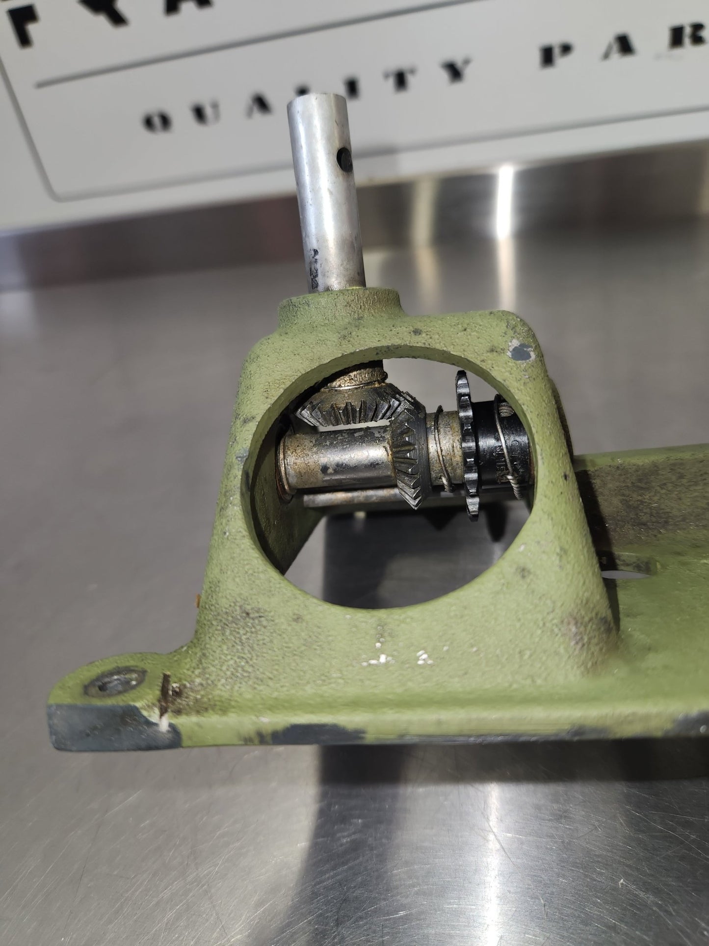 5011013 - 1 Cessna BRACKET - ACTUATOR MOUNTING W/ GEARS | FractionAIR Parts - Aircraft Parts & Accessories