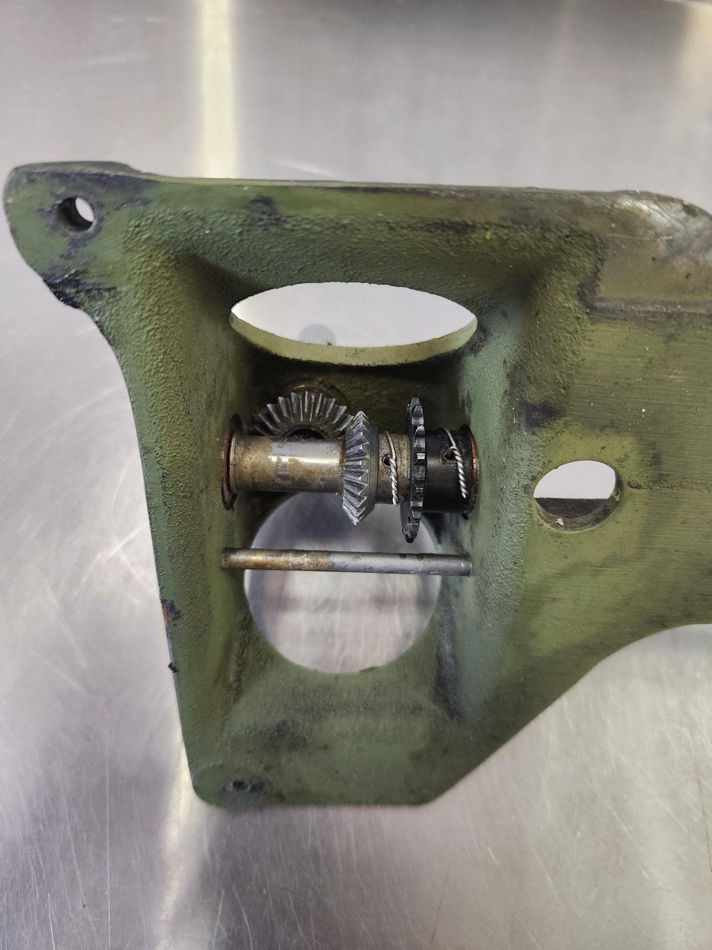 5011013 - 1 Cessna BRACKET - ACTUATOR MOUNTING W/ GEARS | FractionAIR Parts - Aircraft Parts & Accessories