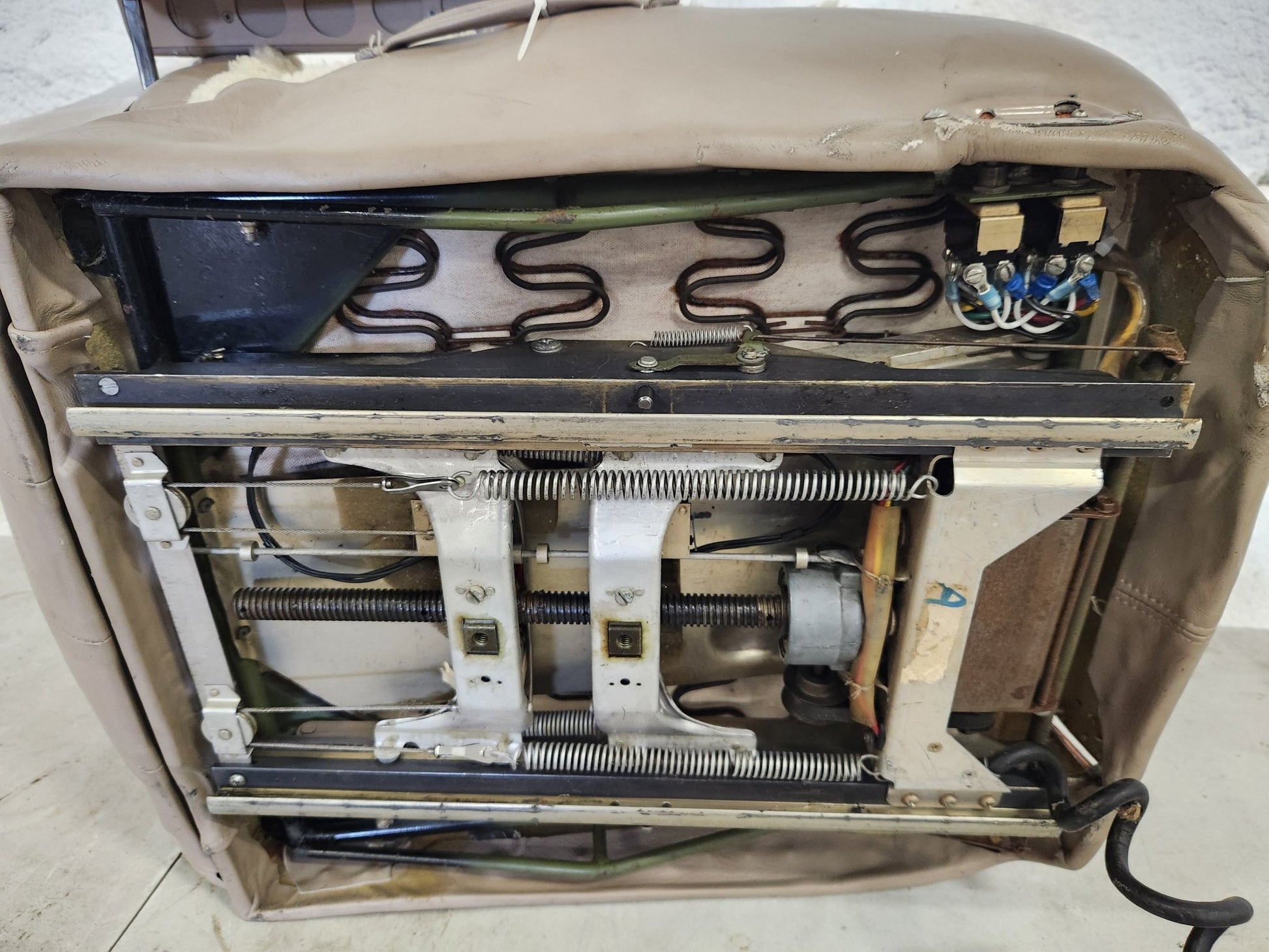 5014059 - 30 Cessna SEAT ASSY - PlLOT 0812760 - 15 | FractionAIR Parts - Aircraft Parts & Accessories