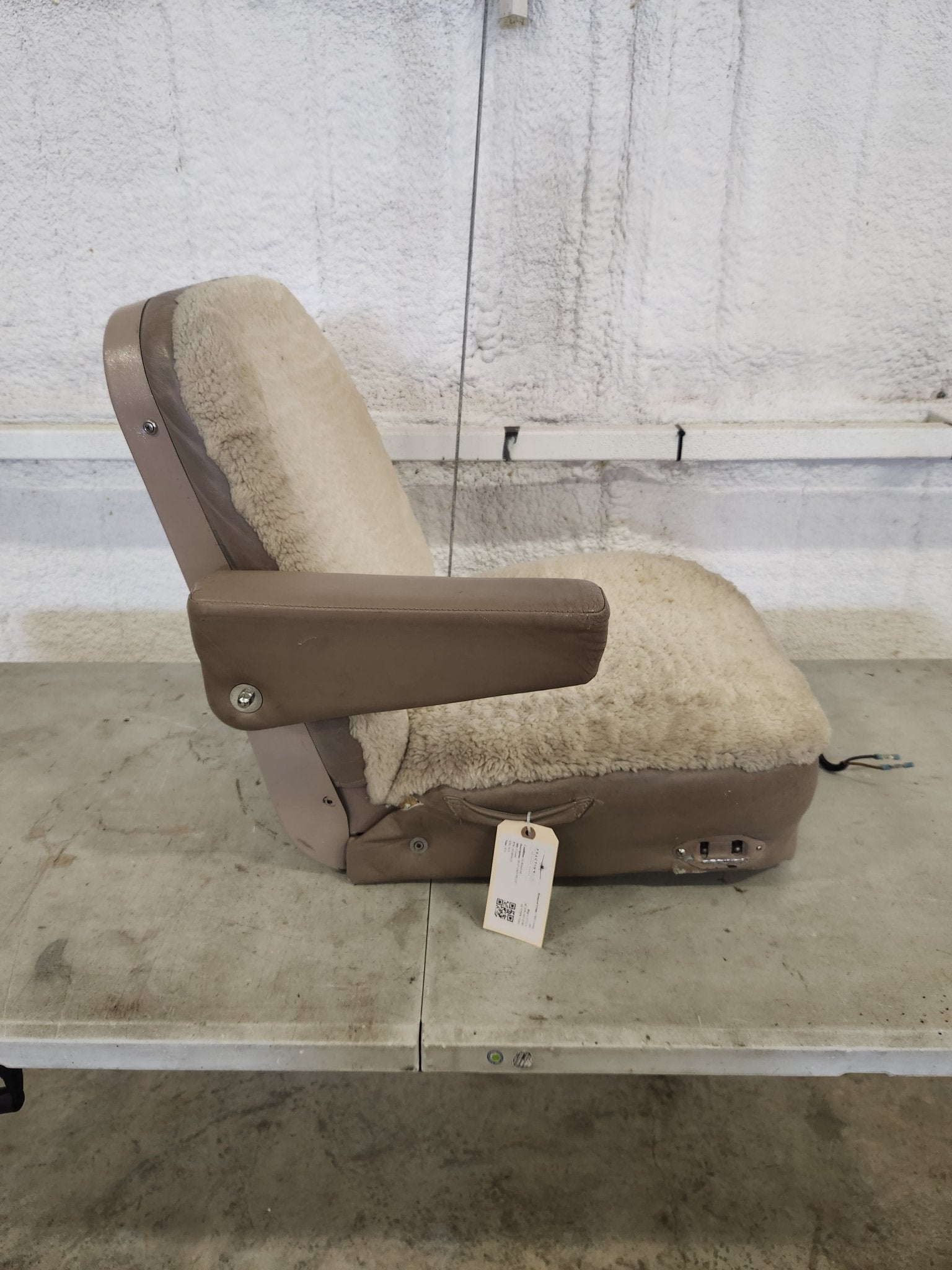 5014059 - 30 Cessna SEAT ASSY - PlLOT 0812760 - 15 | FractionAIR Parts - Aircraft Parts & Accessories