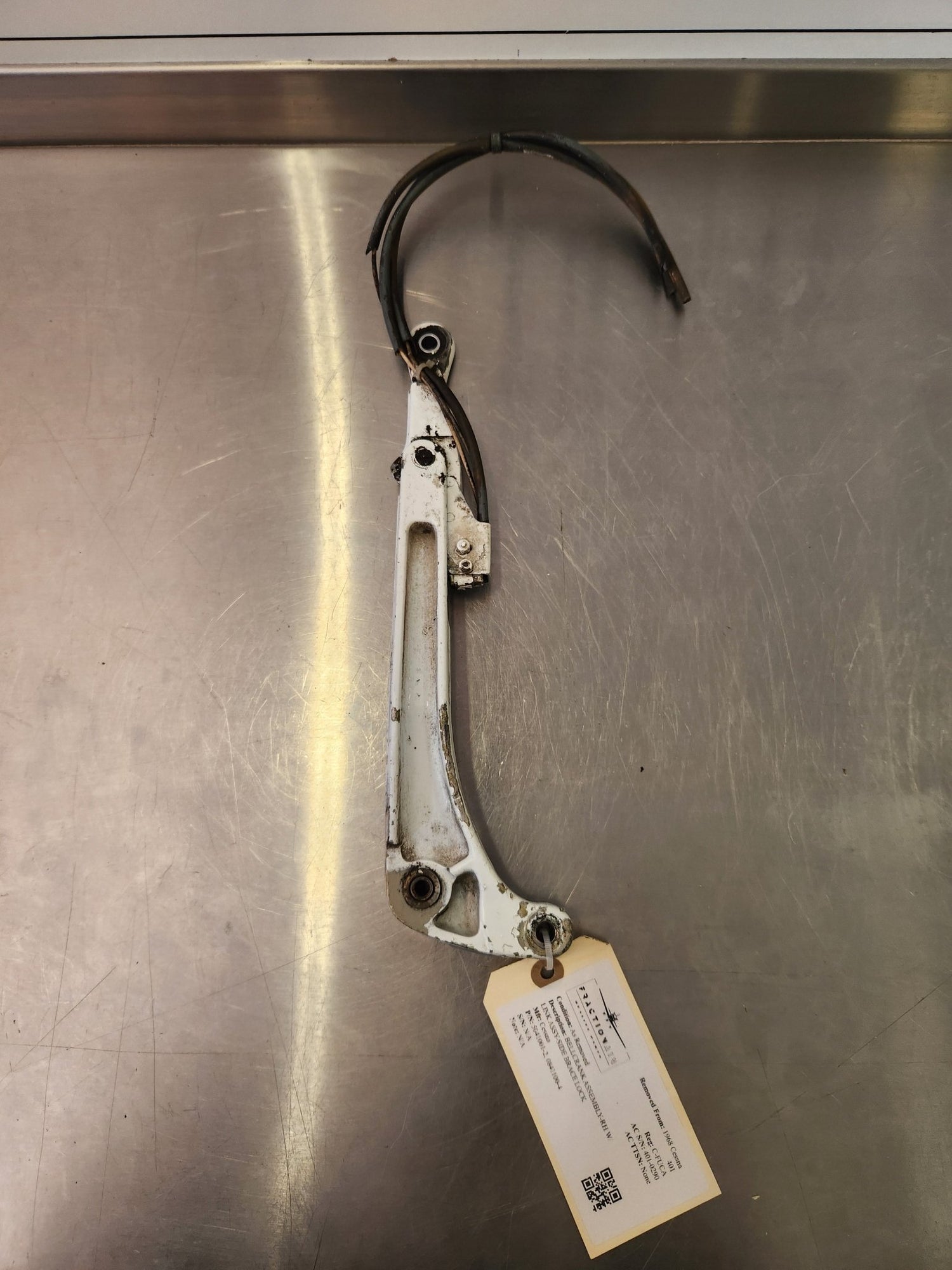 5041001 - 2, 0841100 - 4 Cessna BELLCRANK ASSEMBLY - RH W/ LINK ASSY - SIDE BRACE LOCK | FractionAIR Parts - Aircraft Parts & Accessories
