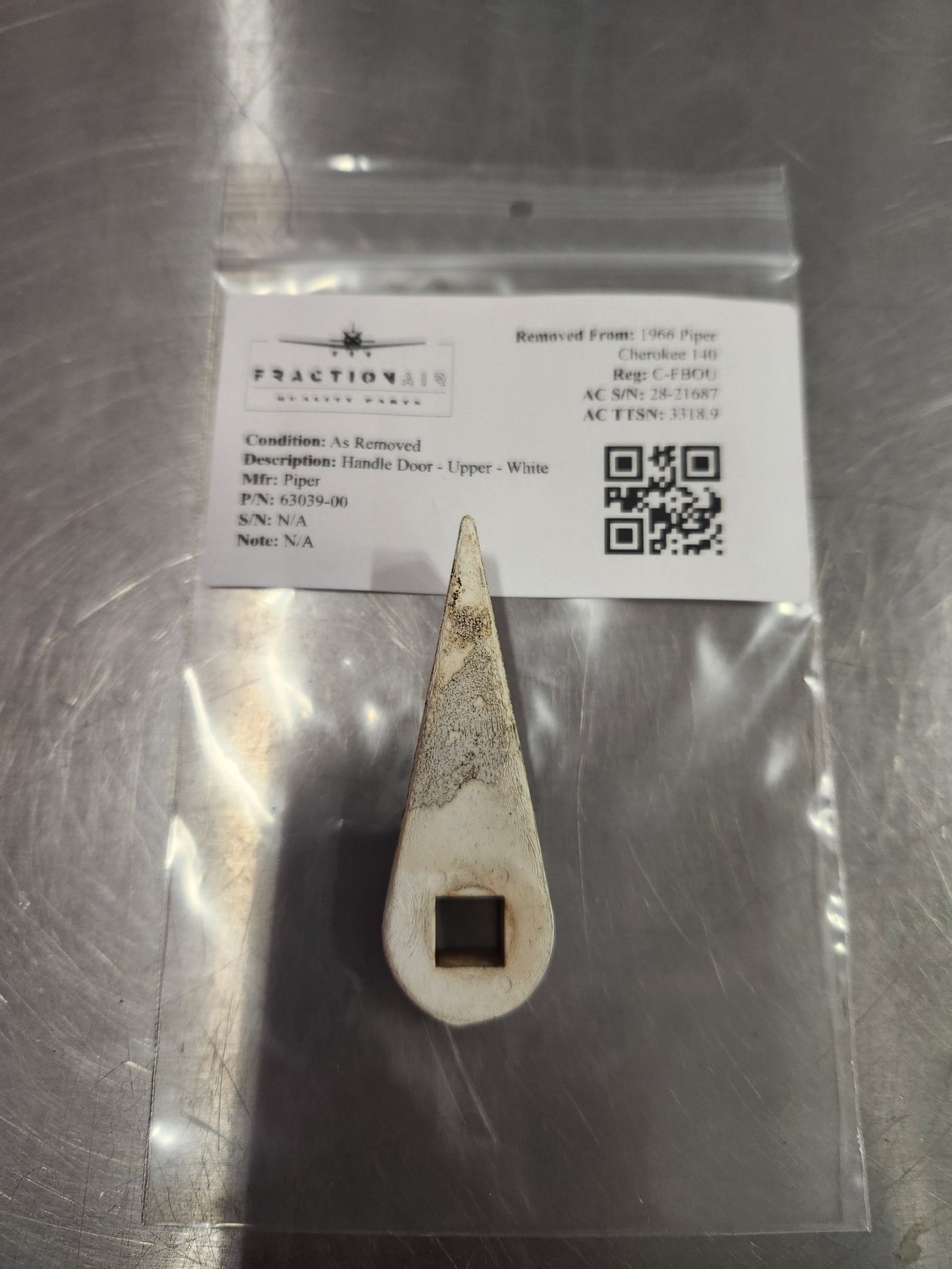63039 - 00 Piper Handle Door - Upper - White | FractionAIR Parts - Aircraft Parts & Accessories