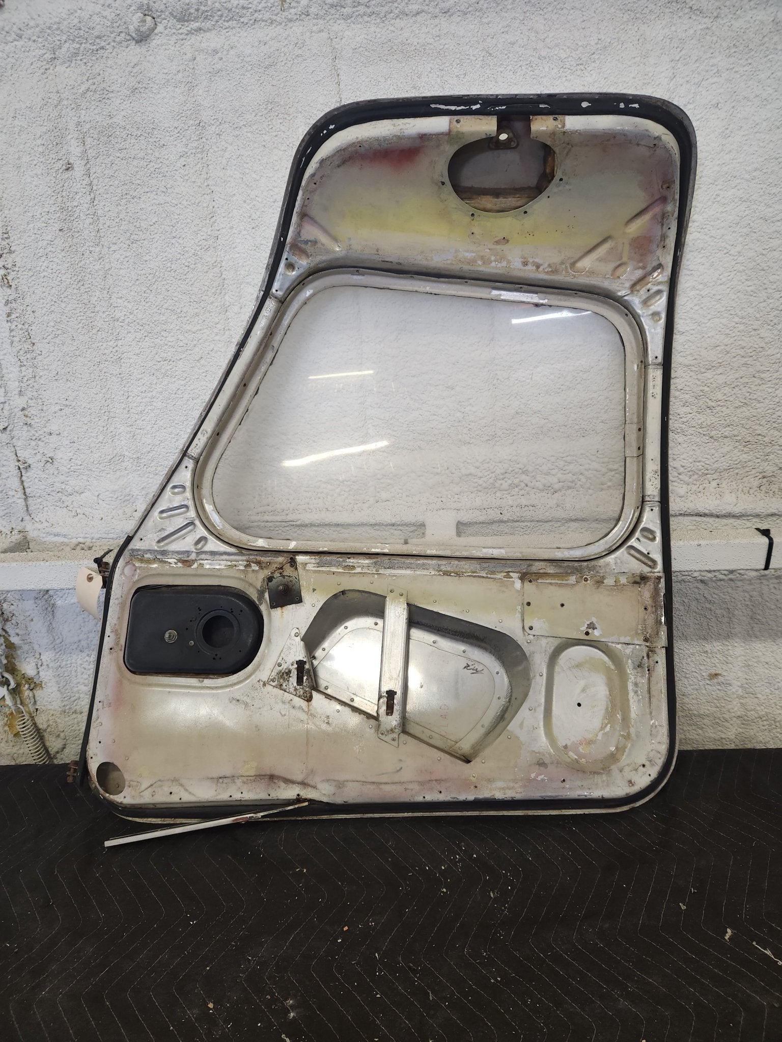 63055 - 04 Piper Cabin Door Assy w/ Hinge and Window | FractionAIR Parts - Aircraft Parts & Accessories