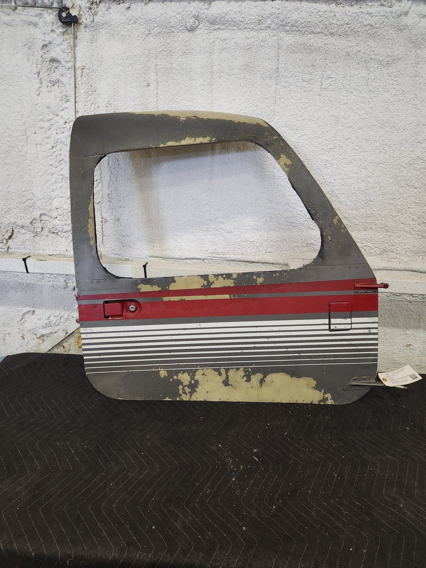 63055 - 04 Piper CABIN DOOR ASSY WITH HINGE | FractionAIR Parts - Aircraft Parts & Accessories