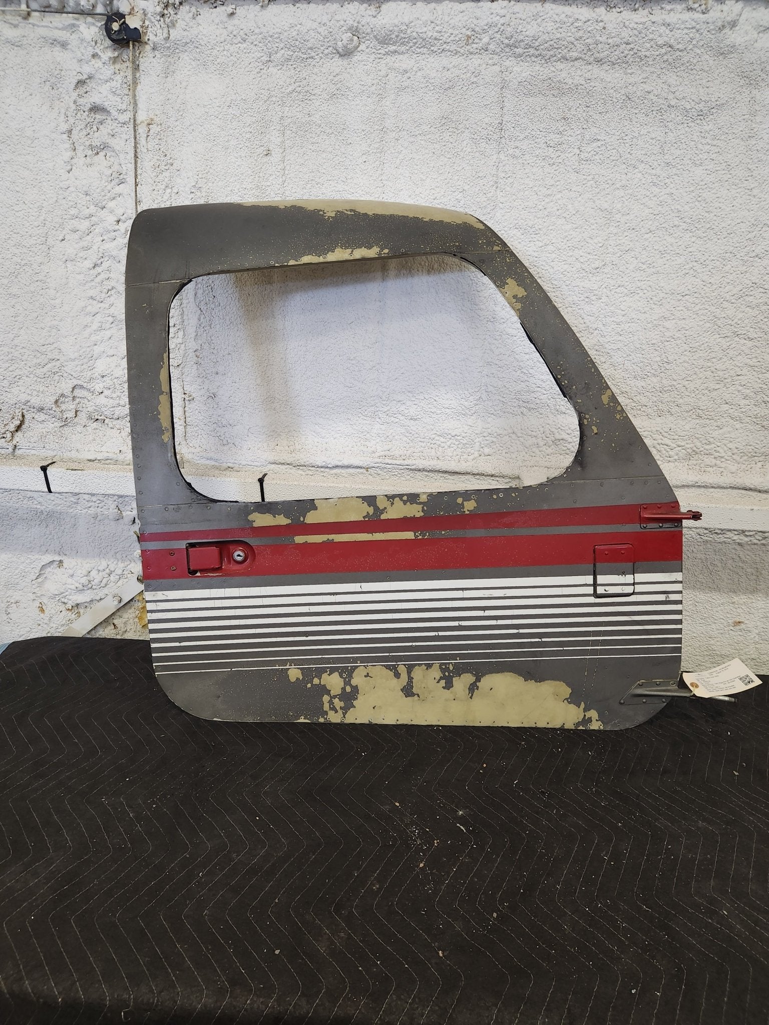 63055 - 04 Piper CABIN DOOR ASSY WITH HINGE | FractionAIR Parts - Aircraft Parts & Accessories
