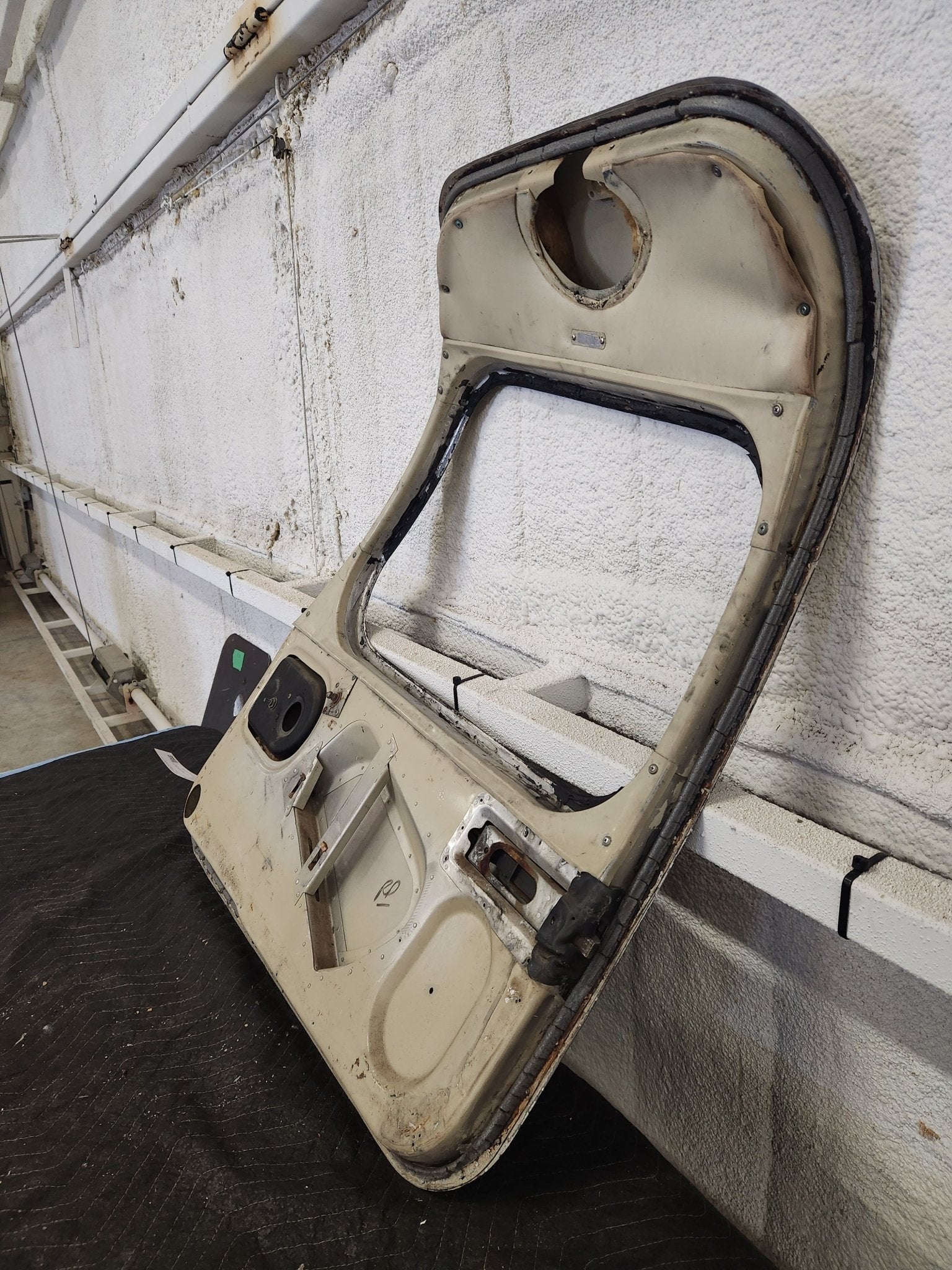 63055 - 04 Piper CABIN DOOR ASSY WITH HINGE | FractionAIR Parts - Aircraft Parts & Accessories