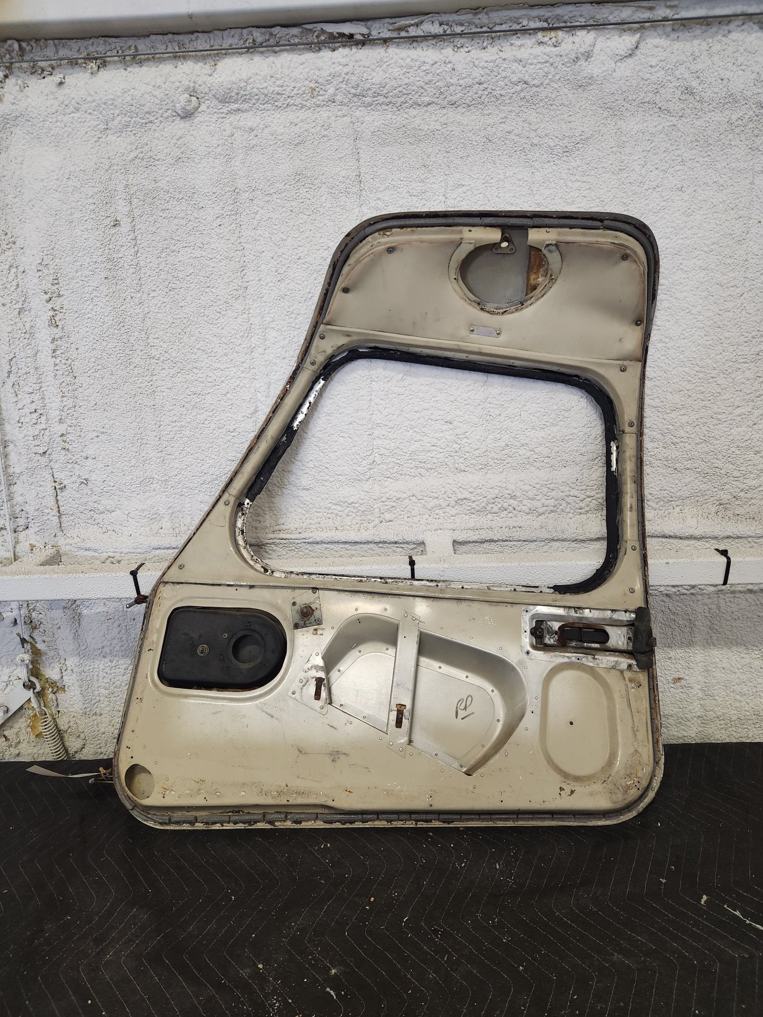 63055 - 04 Piper CABIN DOOR ASSY WITH HINGE | FractionAIR Parts - Aircraft Parts & Accessories