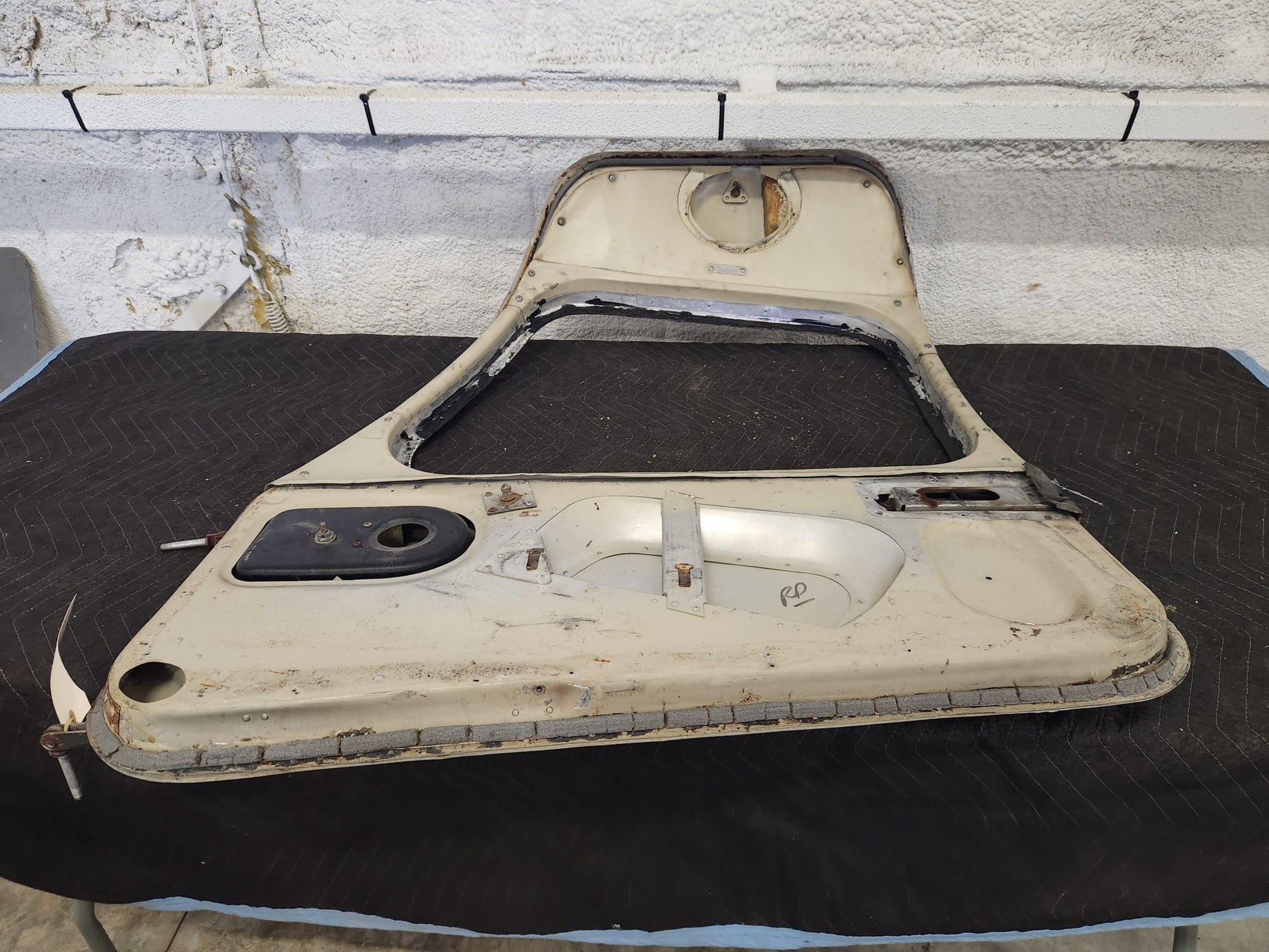 63055 - 04 Piper CABIN DOOR ASSY WITH HINGE | FractionAIR Parts - Aircraft Parts & Accessories