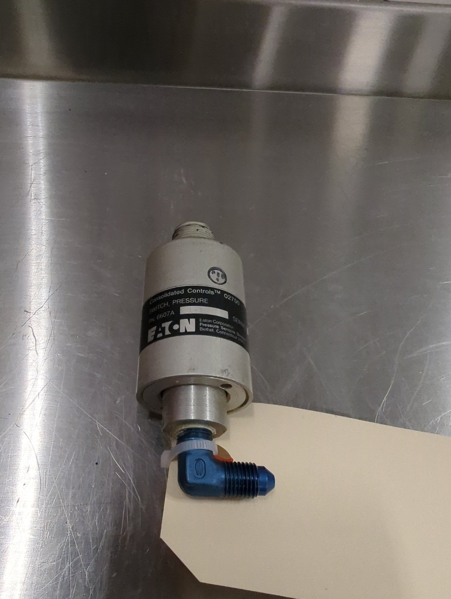 6607A - 1 - 134 PIPER MALIBU PA - 46 - 350P Eaton Pressure Switch Assy | FractionAIR Parts - Aircraft Parts & Accessories