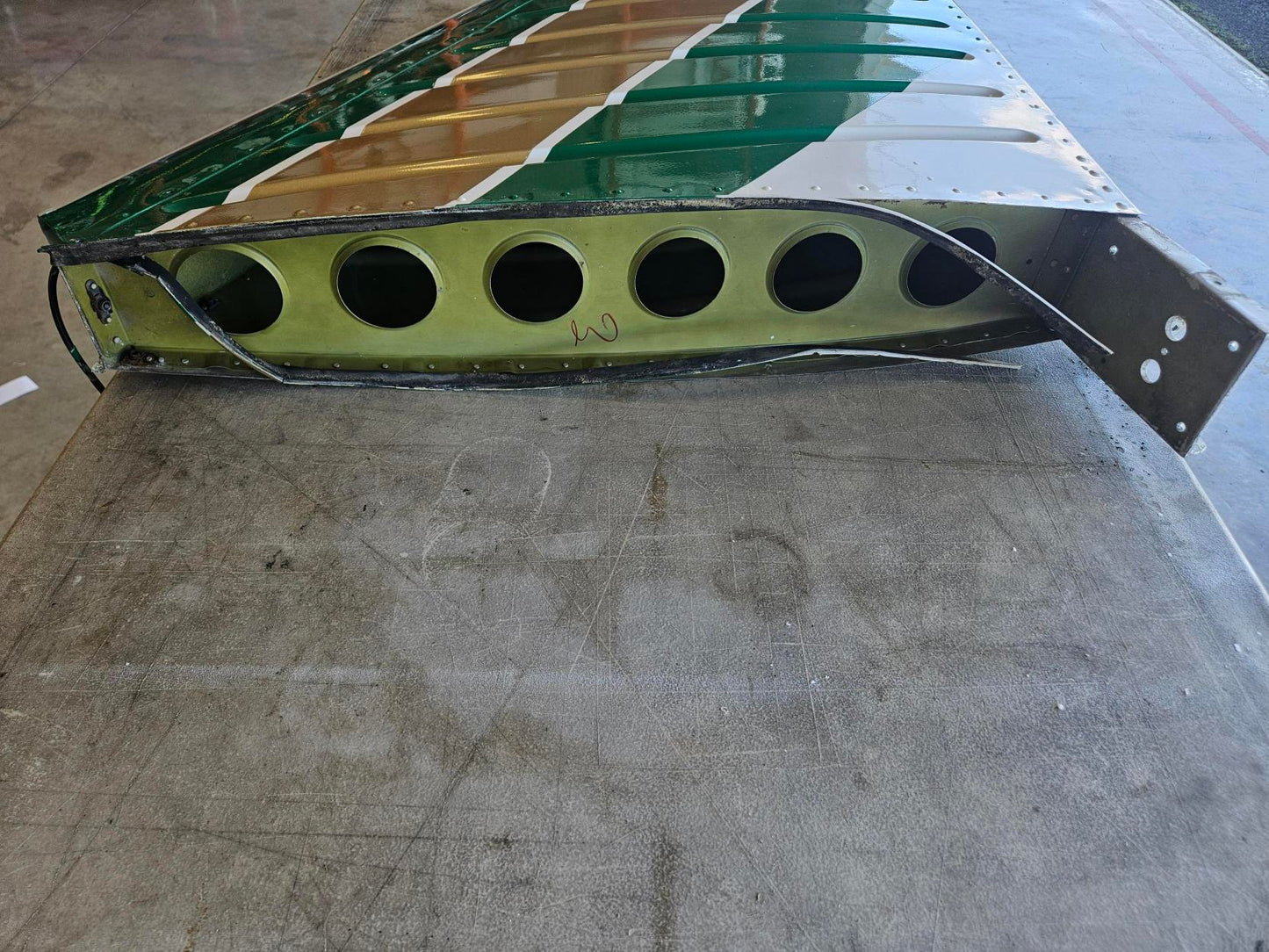 66975-00, 96709-00 Piper Aircraft Corporation PA28-180 Vertical Stabiliser and fin assembly with VOR antenna and Beacon Light