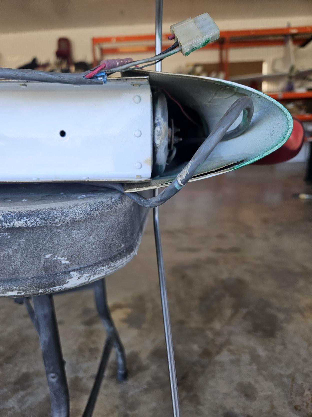 66975-00, 96709-00 Piper Aircraft Corporation PA28-180 Vertical Stabiliser and fin assembly with VOR antenna and Beacon Light