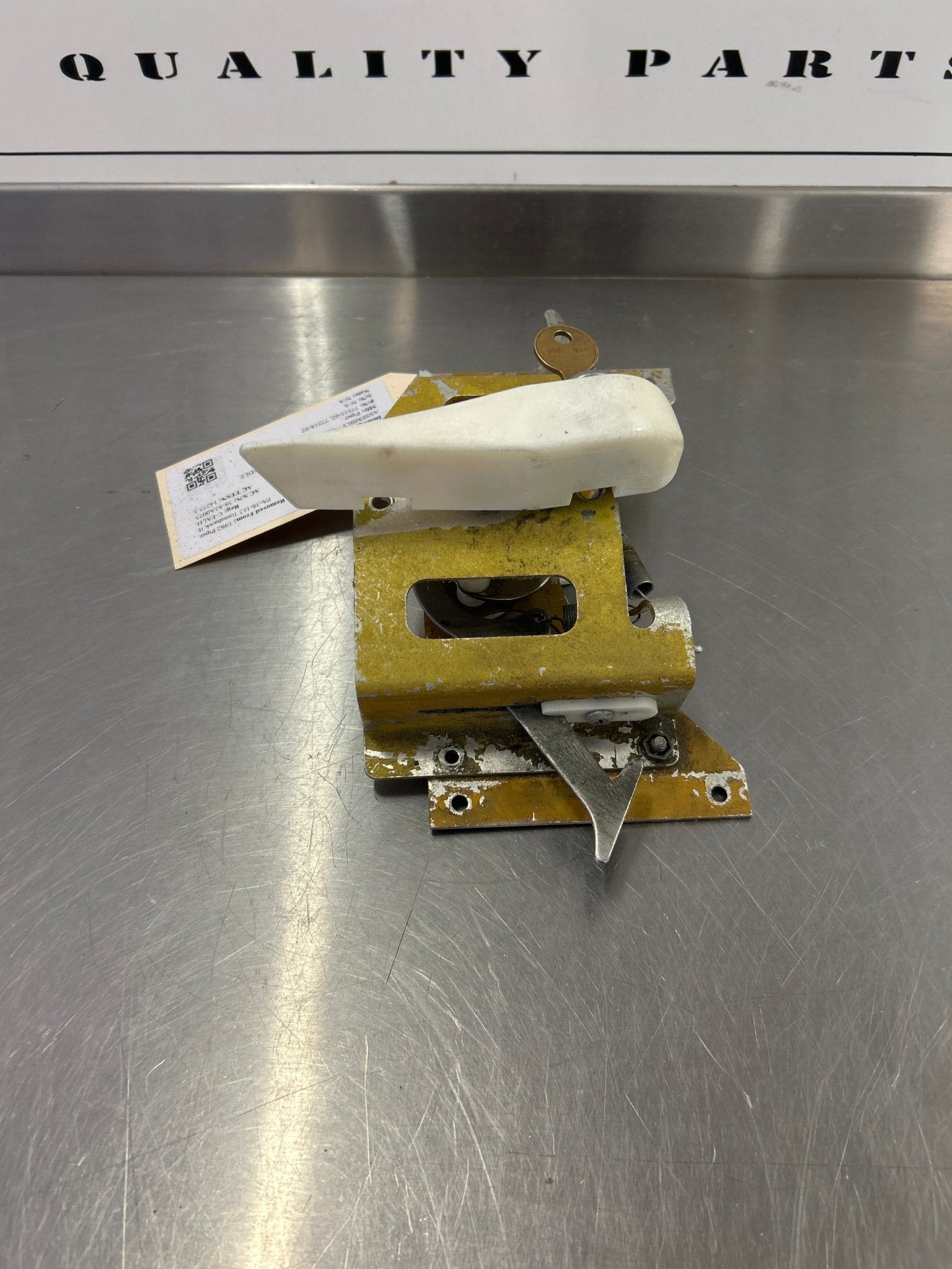 77515 - 02, 77518 - 02 Piper LATCH ASSEMBLY W/ HANDLE ASSEMBLY - Auxiliary door latch | FractionAIR Parts - Aircraft Parts & Accessories