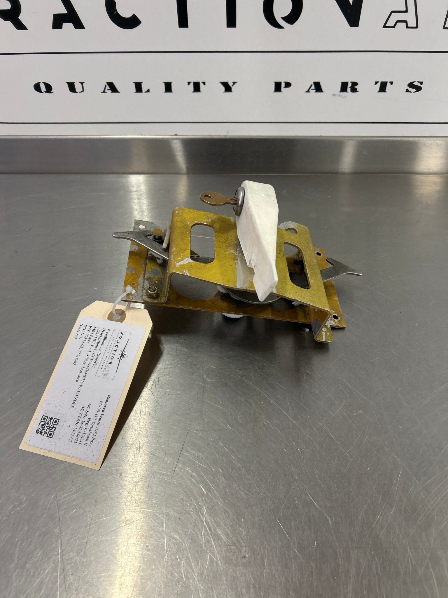 77515 - 02, 77518 - 02 Piper LATCH ASSEMBLY W/ HANDLE ASSEMBLY - Auxiliary door latch | FractionAIR Parts - Aircraft Parts & Accessories