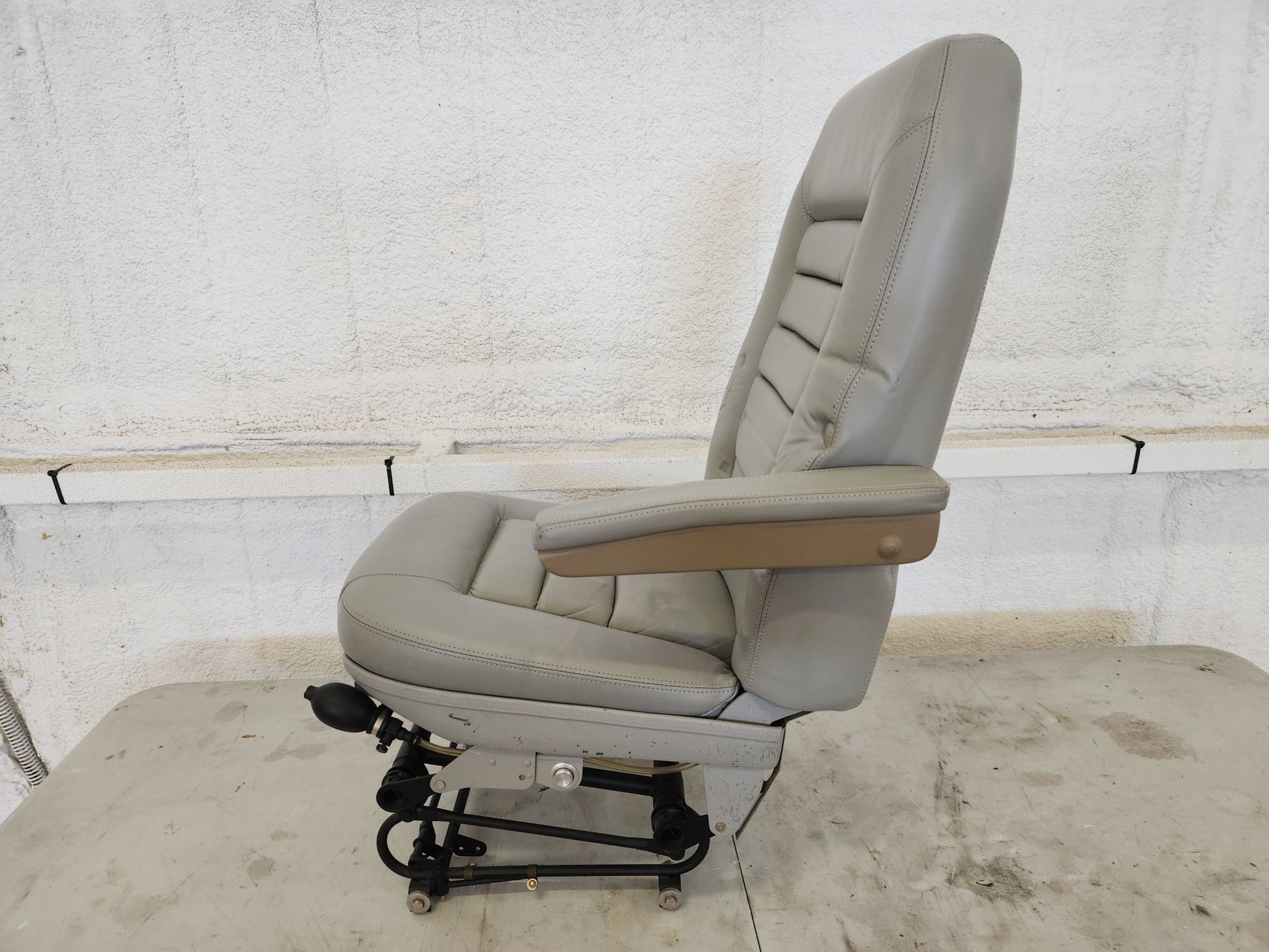 89944 - 007 Piper Seat Assy - Front Vertically Adjustable - RH | FractionAIR Parts - Aircraft Parts & Accessories