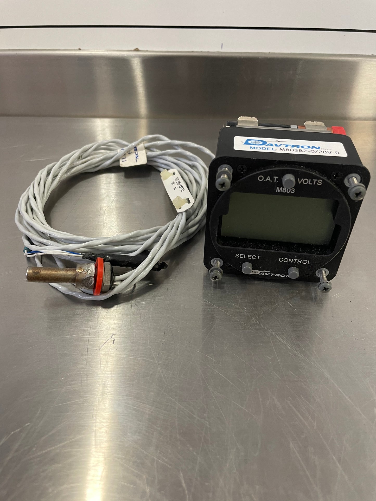 M803 Davtron Inc. Chronometer/clock/OAT ALT : M803B2-0/28V-B