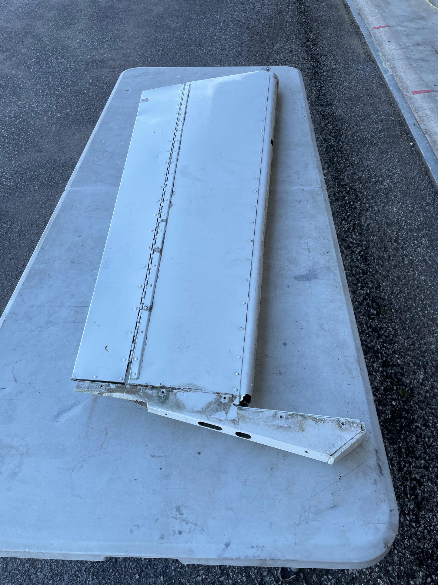 0432001-52 Cessna 150F R/H Elevator Assy (corroded)