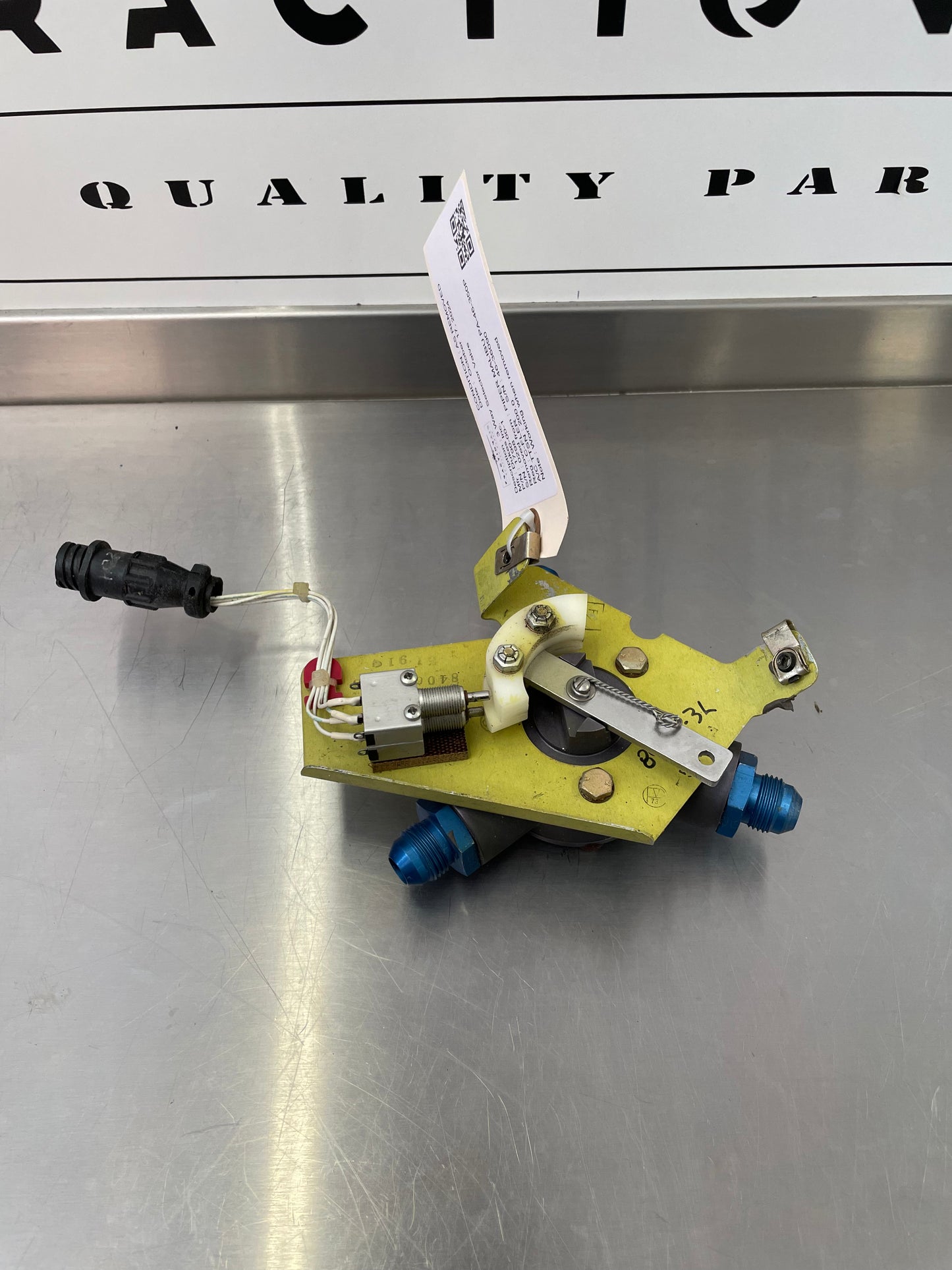 1790-00-1 Piper PA-46-350P 3 Way Fuel Selector Valve W/ bracket and micro-switches