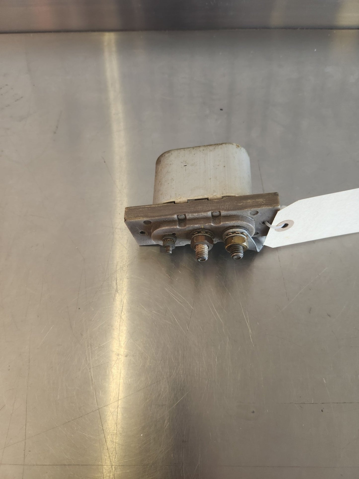 AN2552 - 3A Cessna EXTERNAL POWER RECEPTACLE MS3506 - 1 | FractionAIR Parts - Aircraft Parts & Accessories