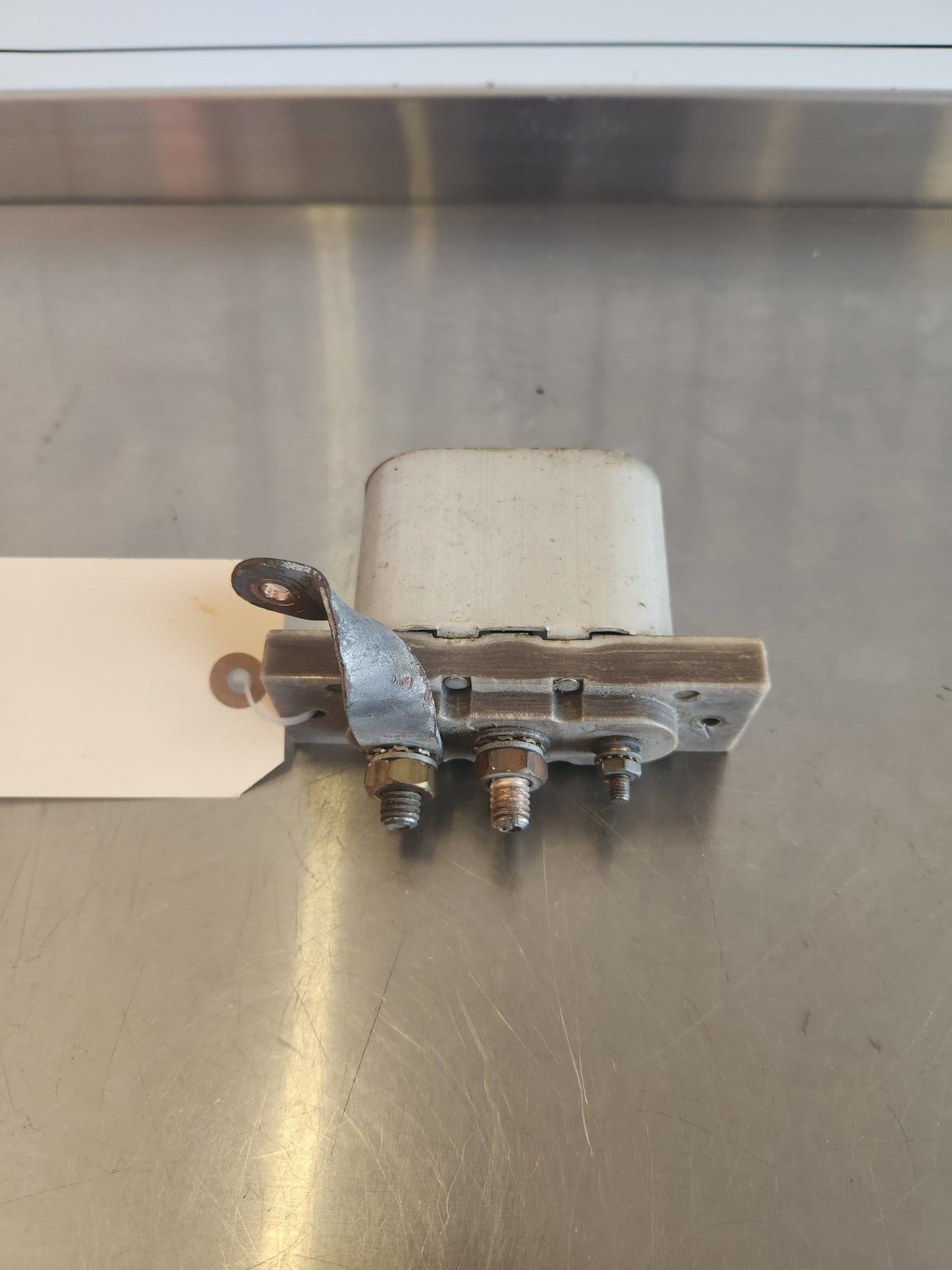 AN2552 - 3A Cessna EXTERNAL POWER RECEPTACLE MS3506 - 1 | FractionAIR Parts - Aircraft Parts & Accessories