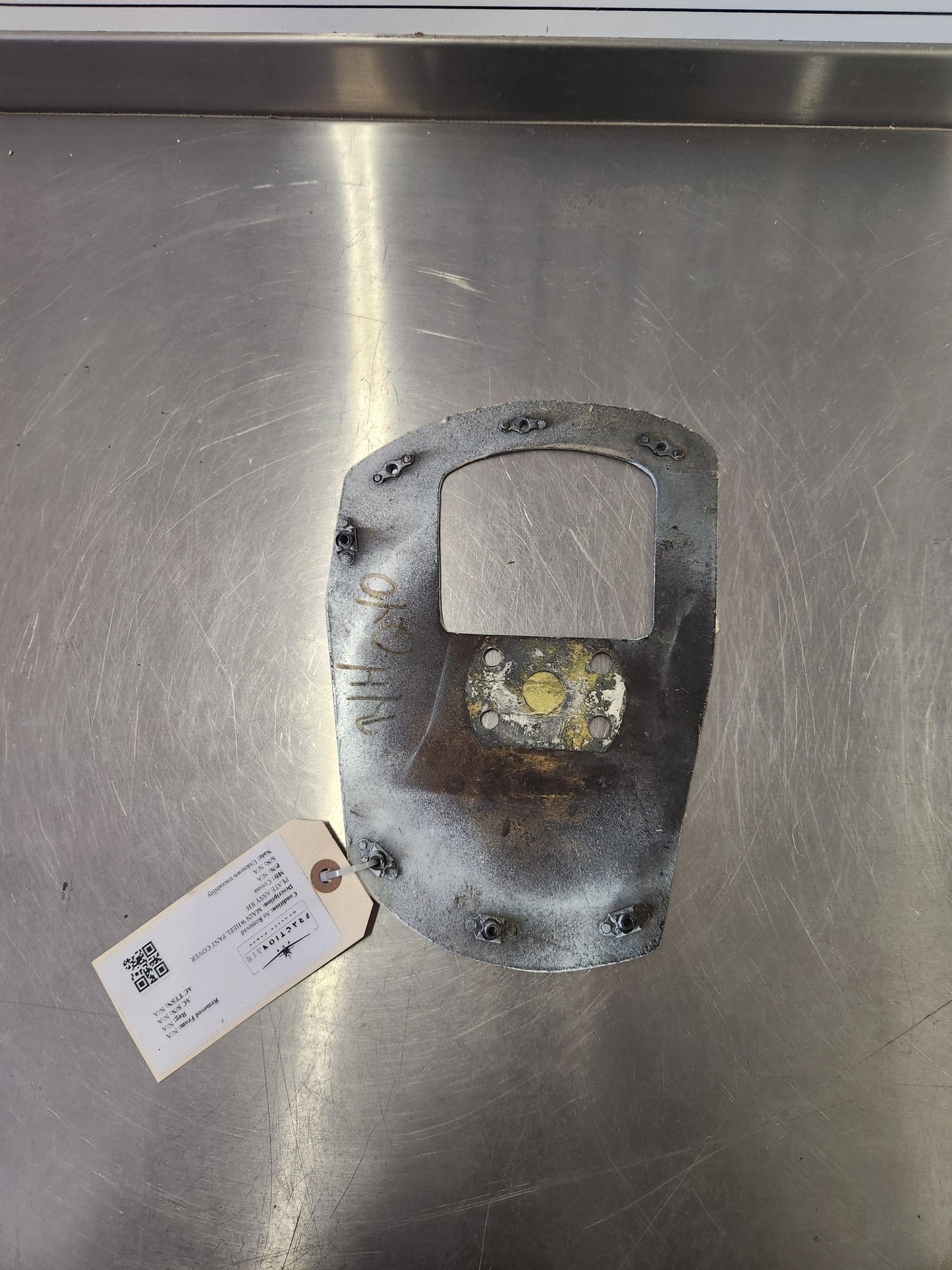 Cessna MAIN WHEEL PANT COVER PLATE ASSY RH | FractionAIR Parts - Aircraft Parts & Accessories