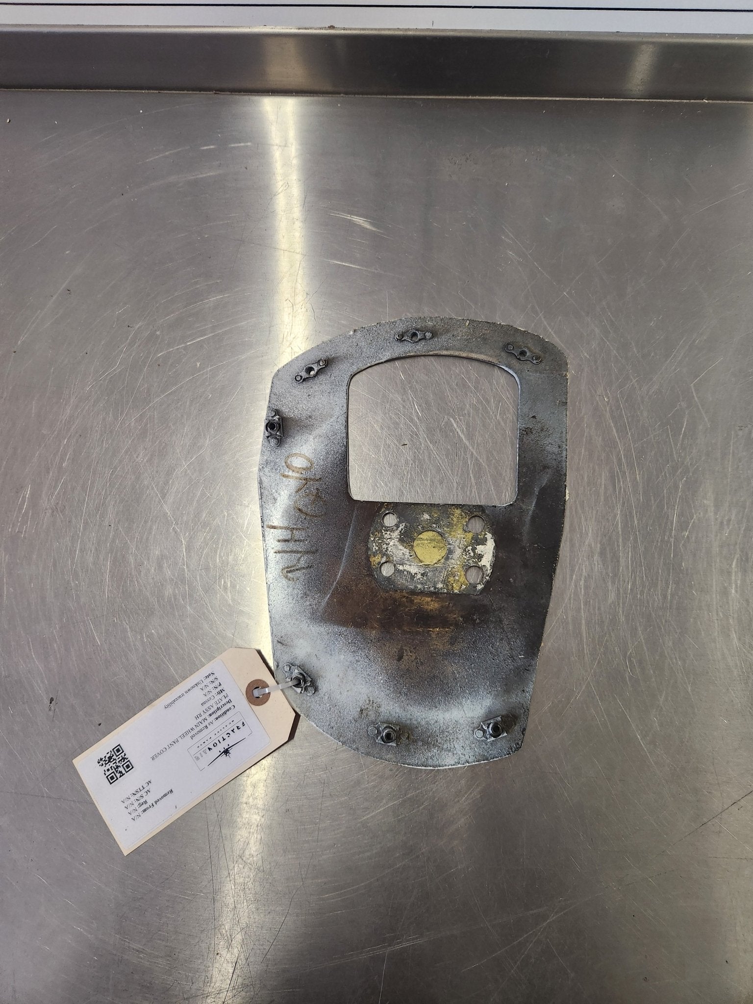 Cessna MAIN WHEEL PANT COVER PLATE ASSY RH | FractionAIR Parts - Aircraft Parts & Accessories
