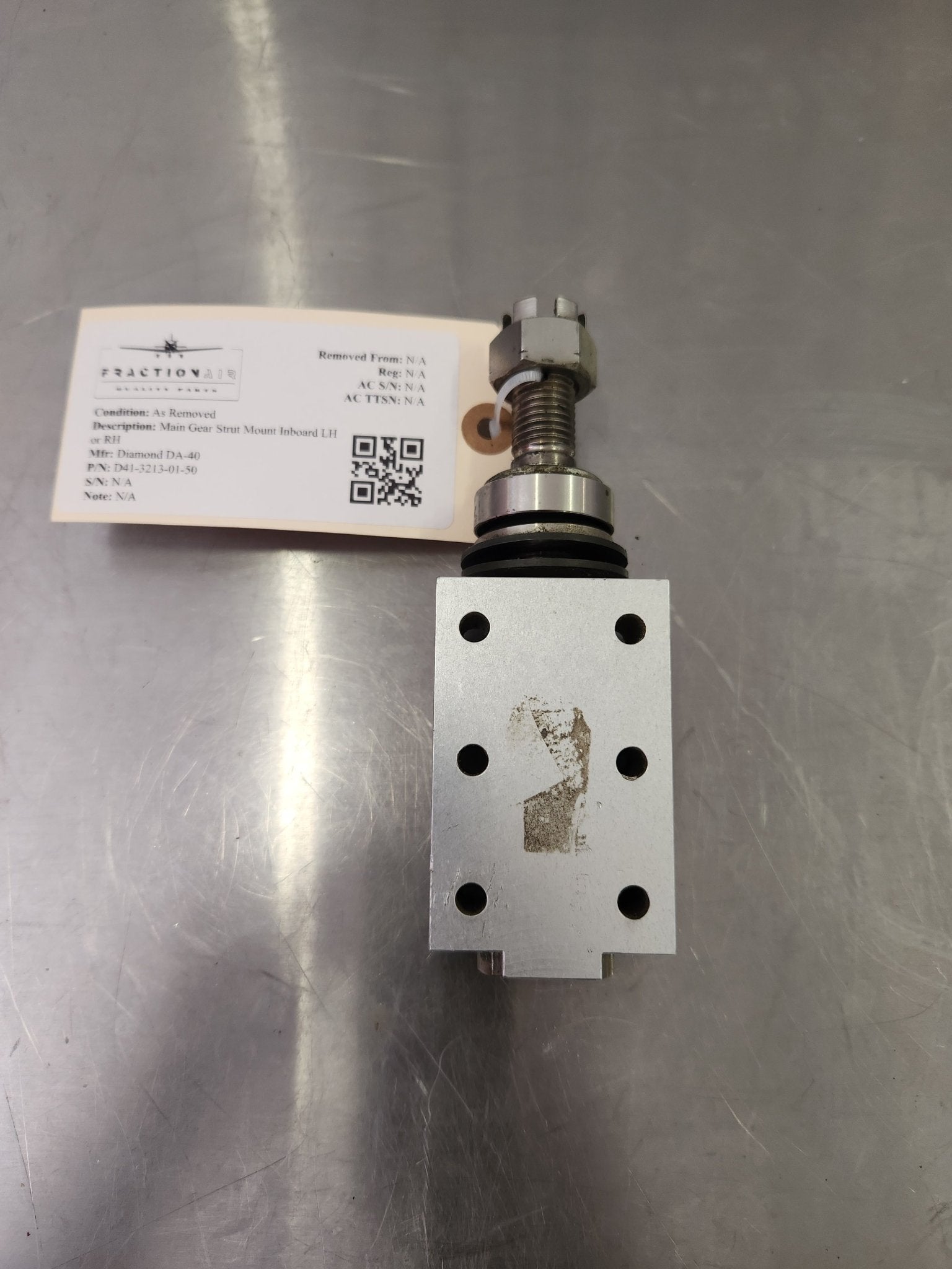 D41 - 3213 - 01 - 50 must be verified Diamond Main Gear Strut Mount Inboard LH or RH | FractionAIR Parts - Aircraft Parts & Accessories