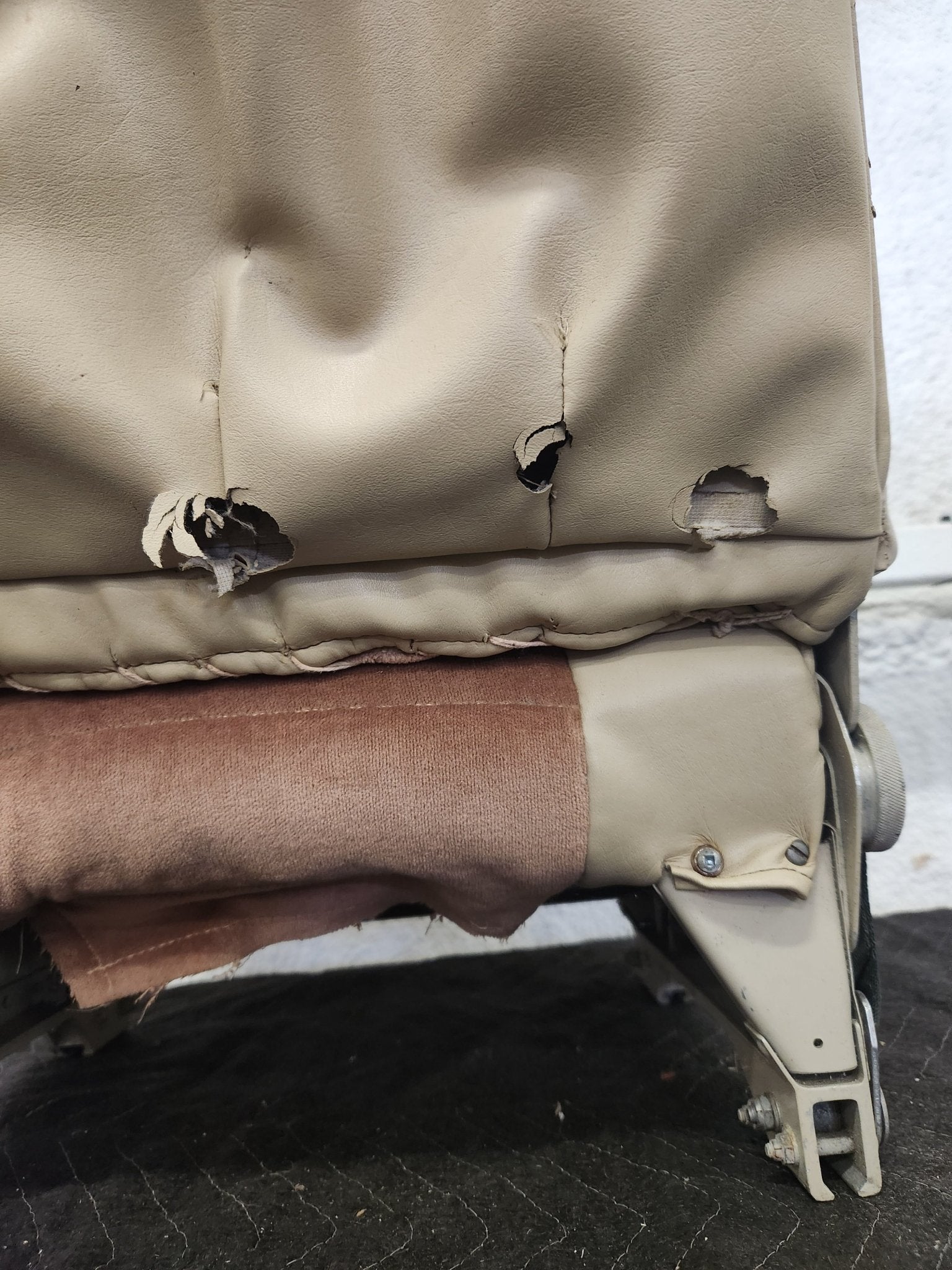 Mooney TWO FRONT SEATS W/ BELT | FractionAIR Parts - Aircraft Parts & Accessories