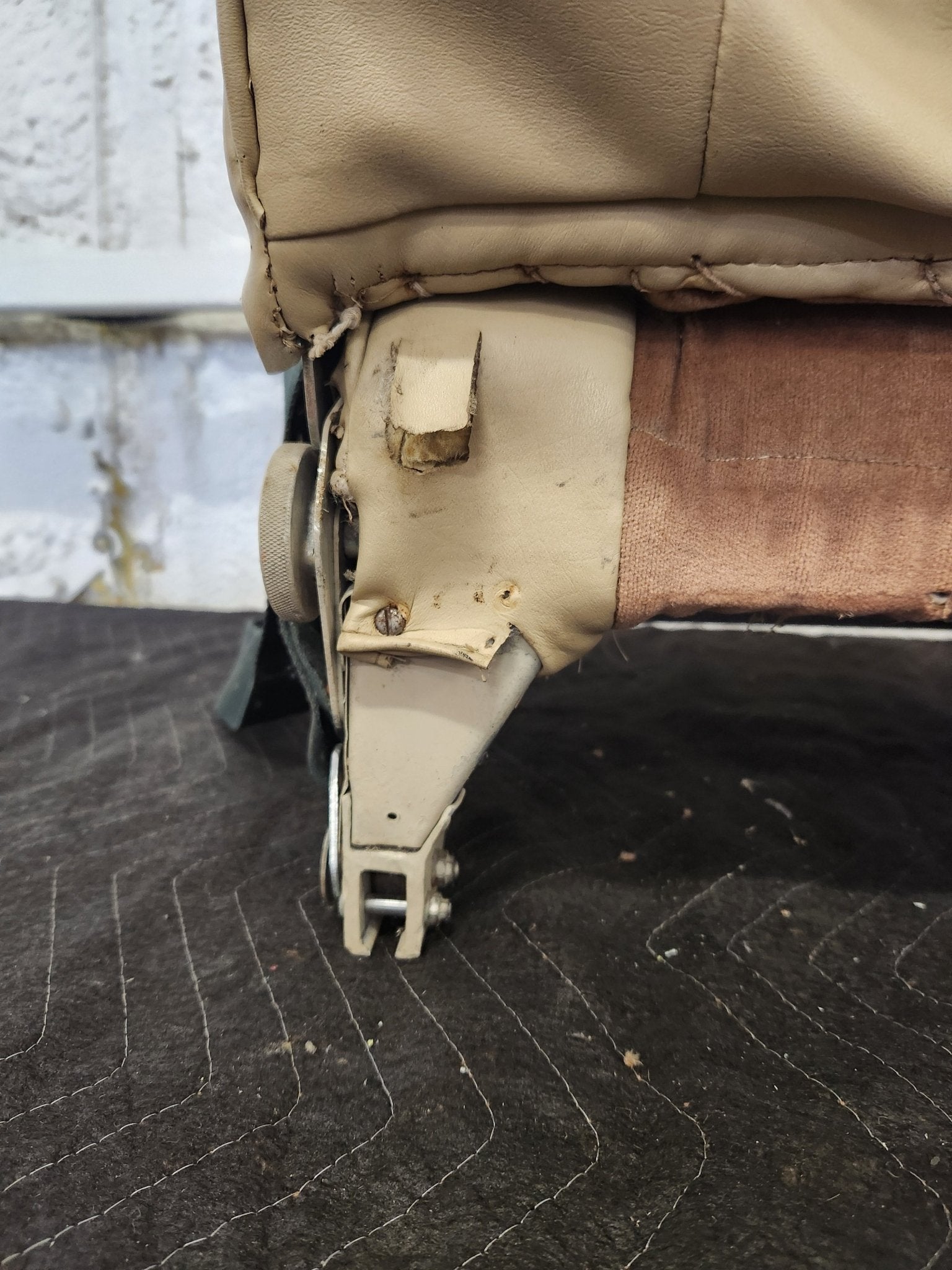 Mooney TWO FRONT SEATS W/ BELT | FractionAIR Parts - Aircraft Parts & Accessories