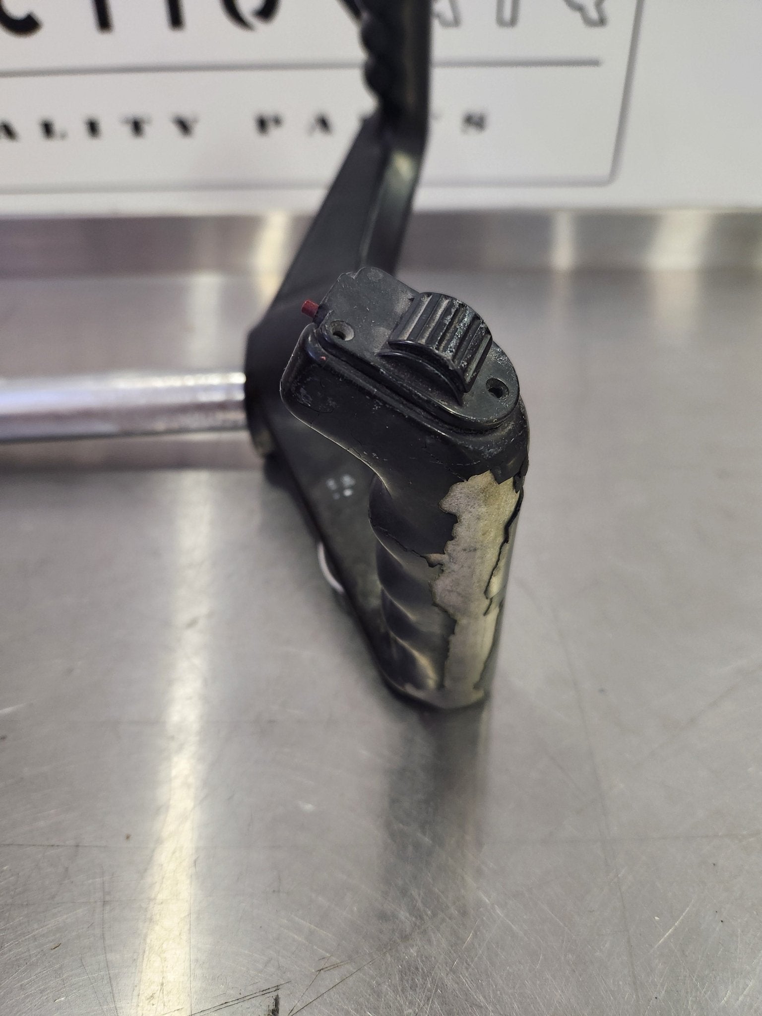 Piper PA28 Cherokee Control Wheel / Yoke Assembly (L: 14”) (D: 1 1/8”) | FractionAIR Parts - Aircraft Parts & Accessories