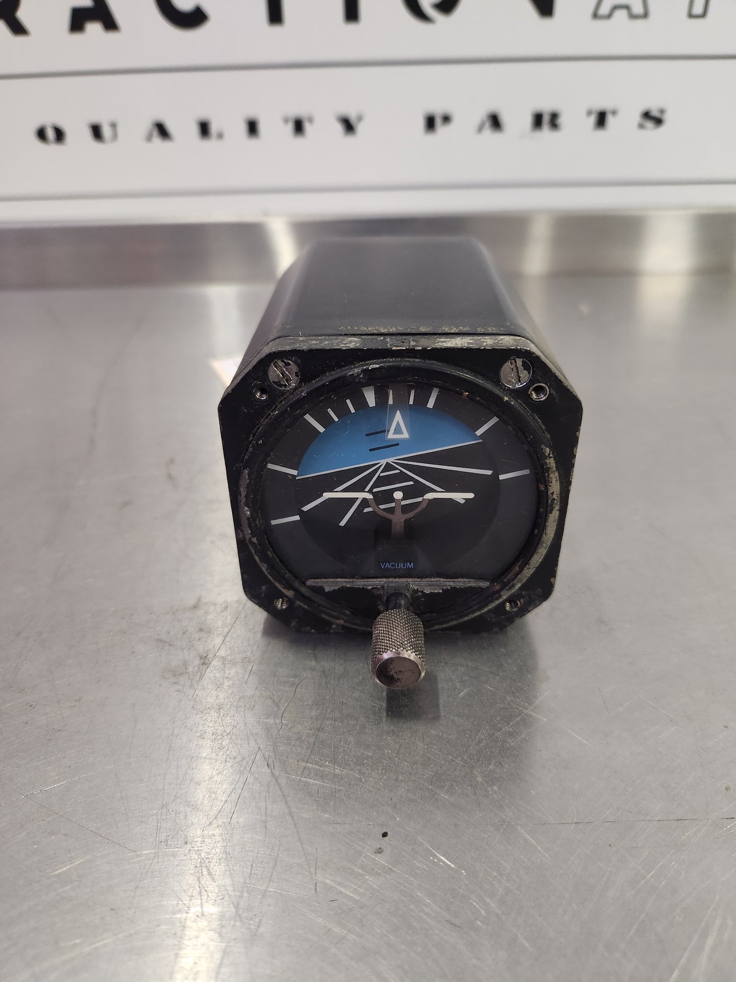 C661076-0104 Cessna GYRO HORIZON INDICATOR SP-7710-5-CES