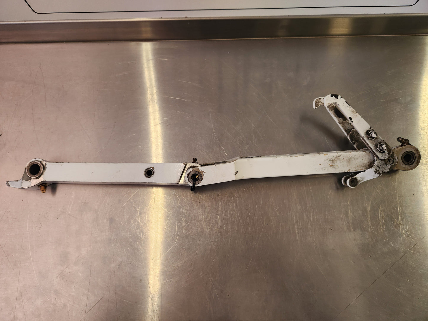5041000-47 Cessna BRACE ASSY-LH SIDE W/ HOOK 5041000-11