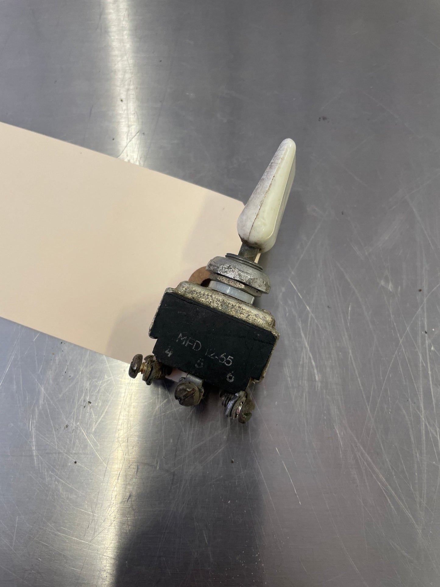 S1661 - 1 Cessna Flap Switch Assy ALT: MS25201 - 6 | FractionAIR Parts - Aircraft Parts & Accessories